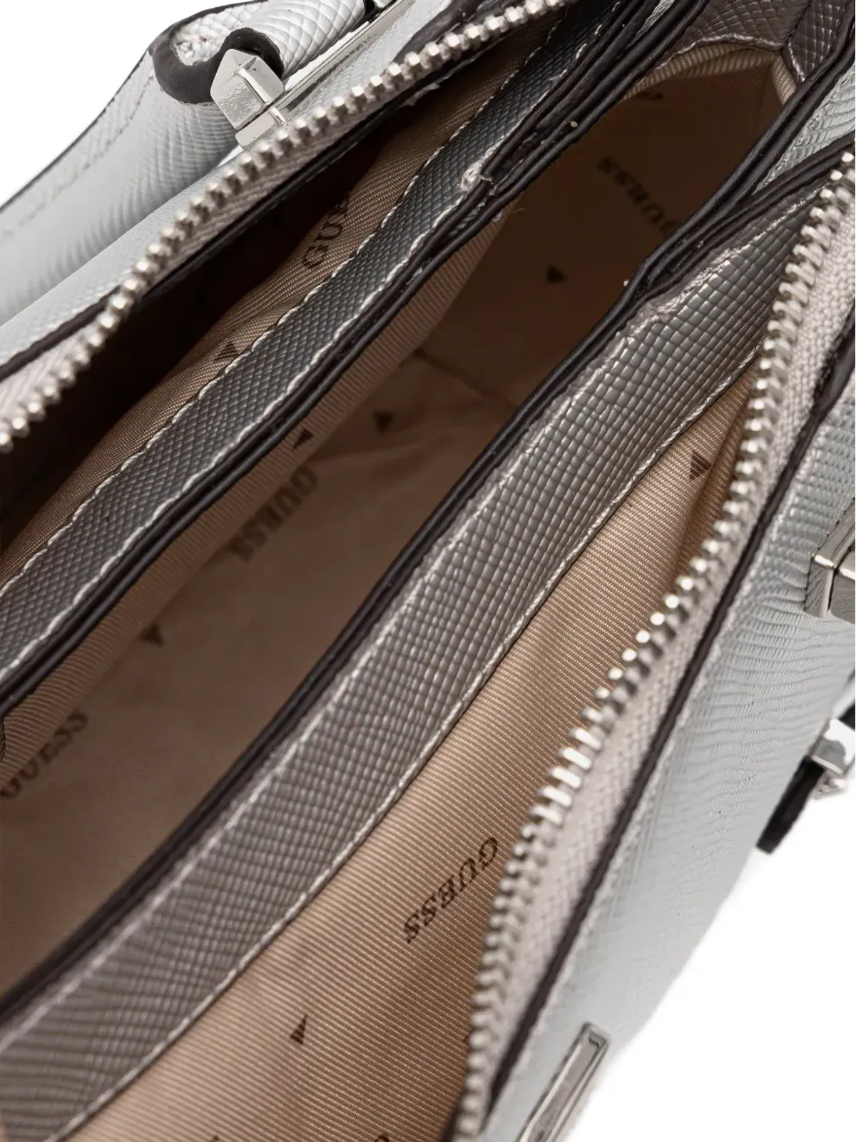 GUESS USA ロザルバ バックルディテール トートバッグ - 画像4
