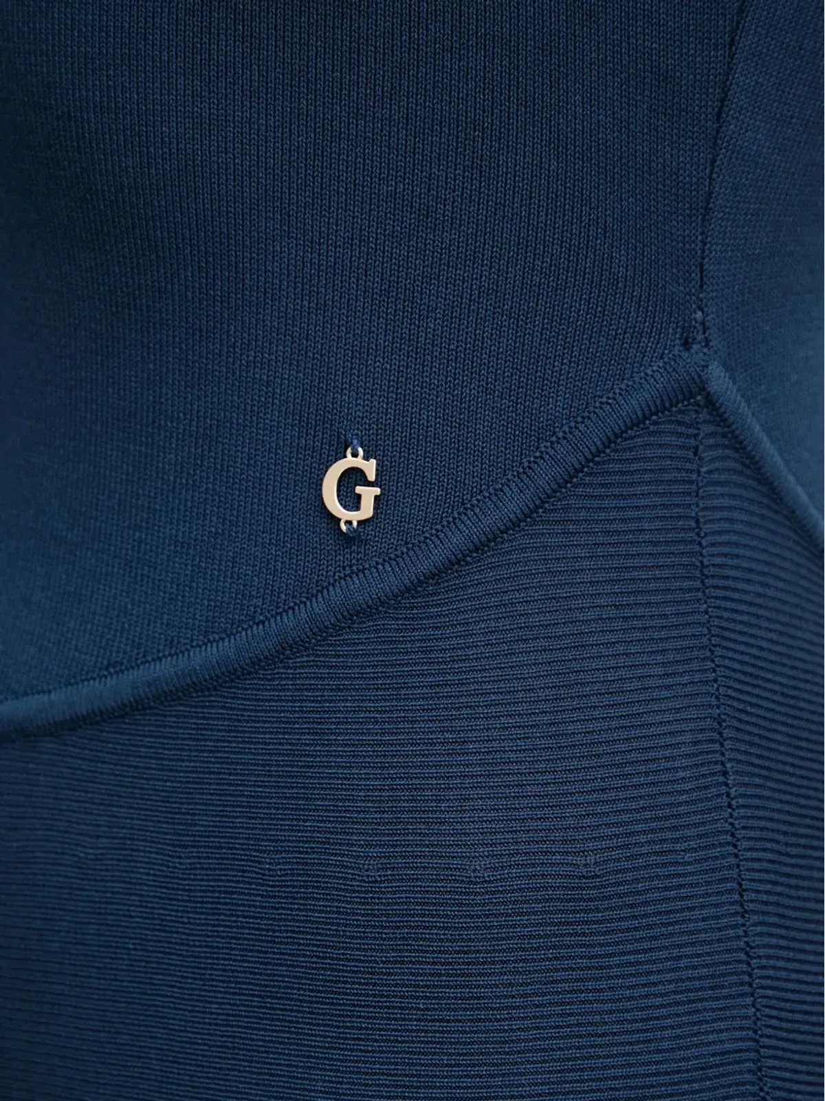 GUESS USA モックネック・フレア・ミディドレス - 画像4