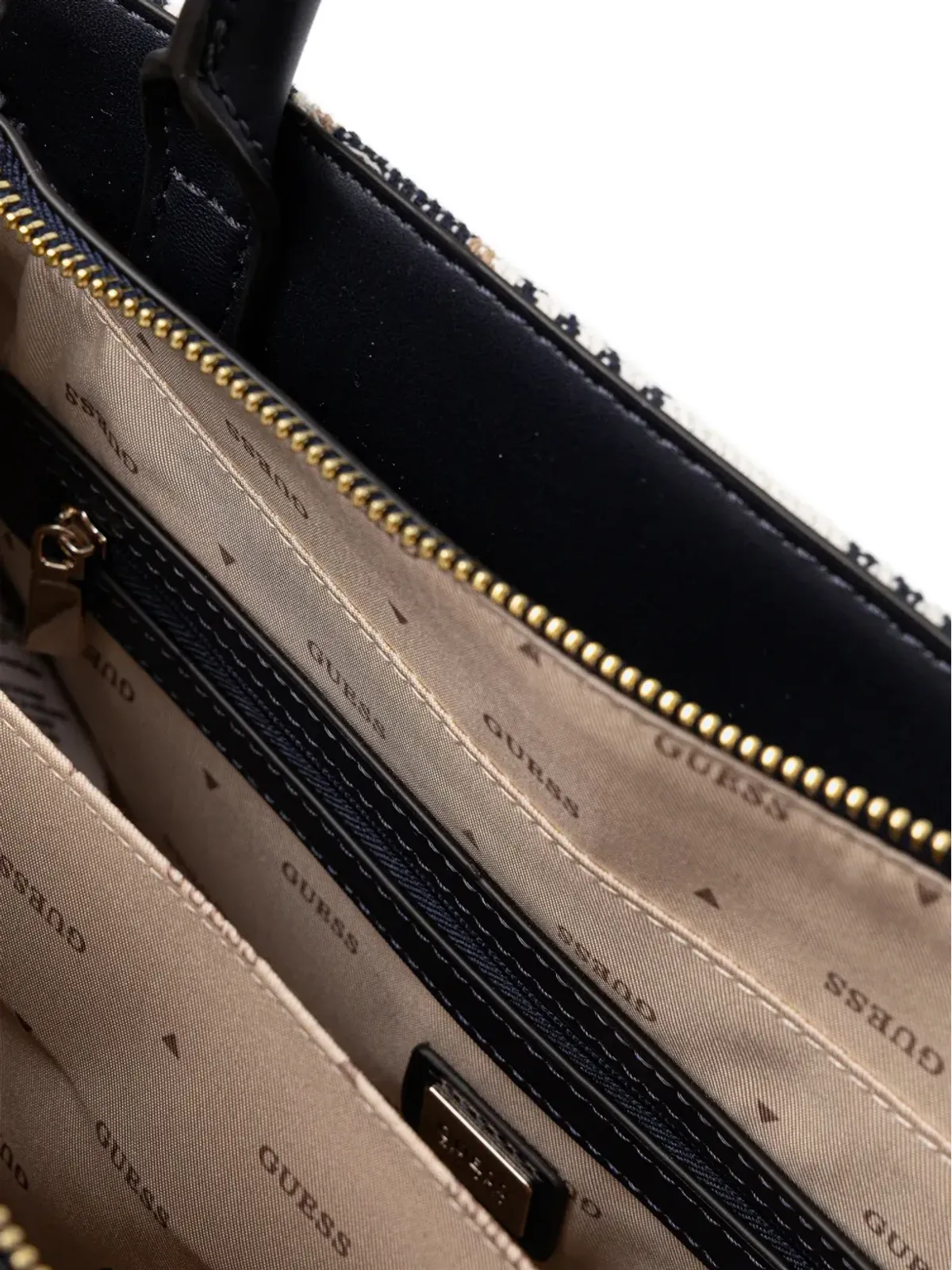 GUESS USA ニコレット ストライプ トップジップ トートバッグ - 画像5