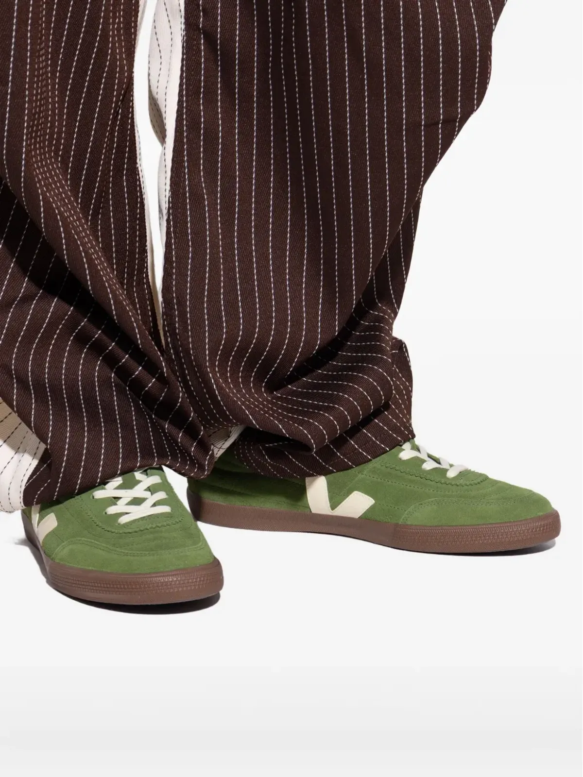 VEJA パンエンカ スエード Vロゴ スニーカー - 画像5