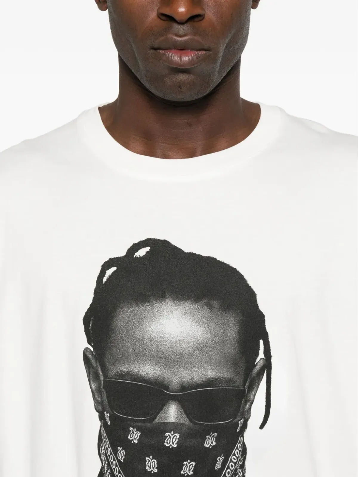 Ih Nom Uh Nit バンダナ柄グラフィックTシャツ - 画像4
