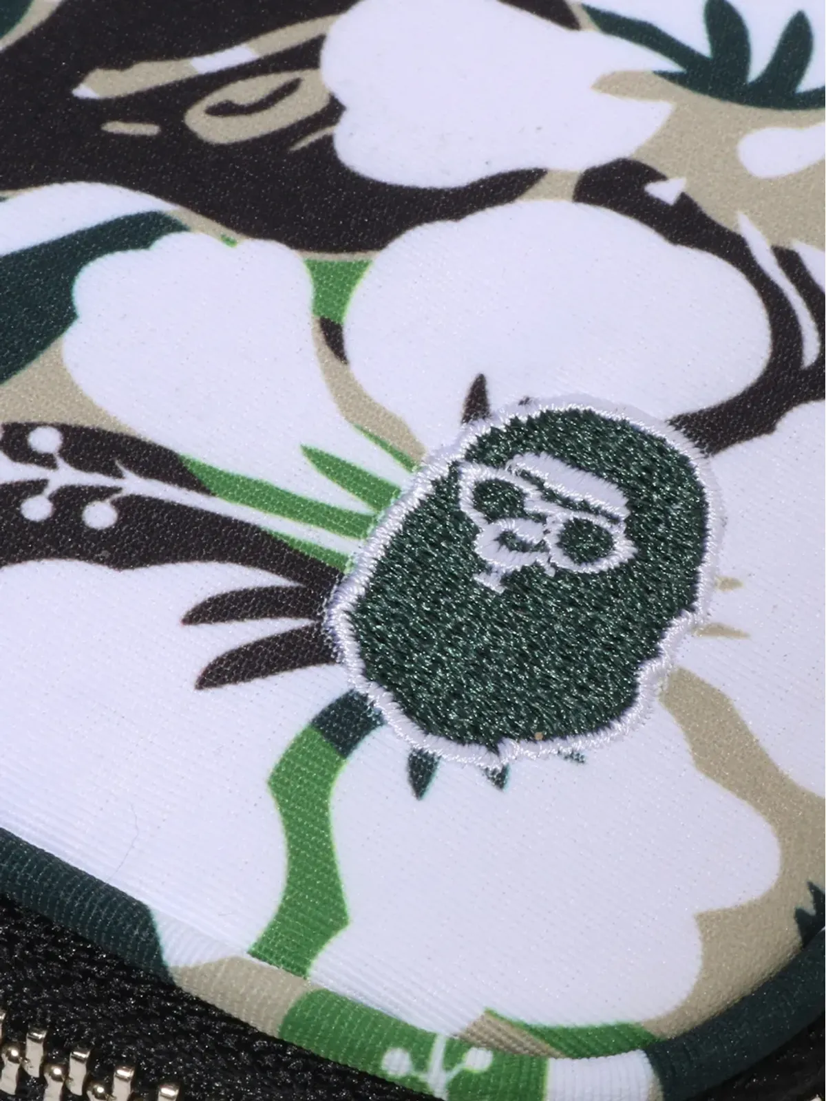 A BATHING APE® ハイビスカス柄洗面バッグ - 画像4