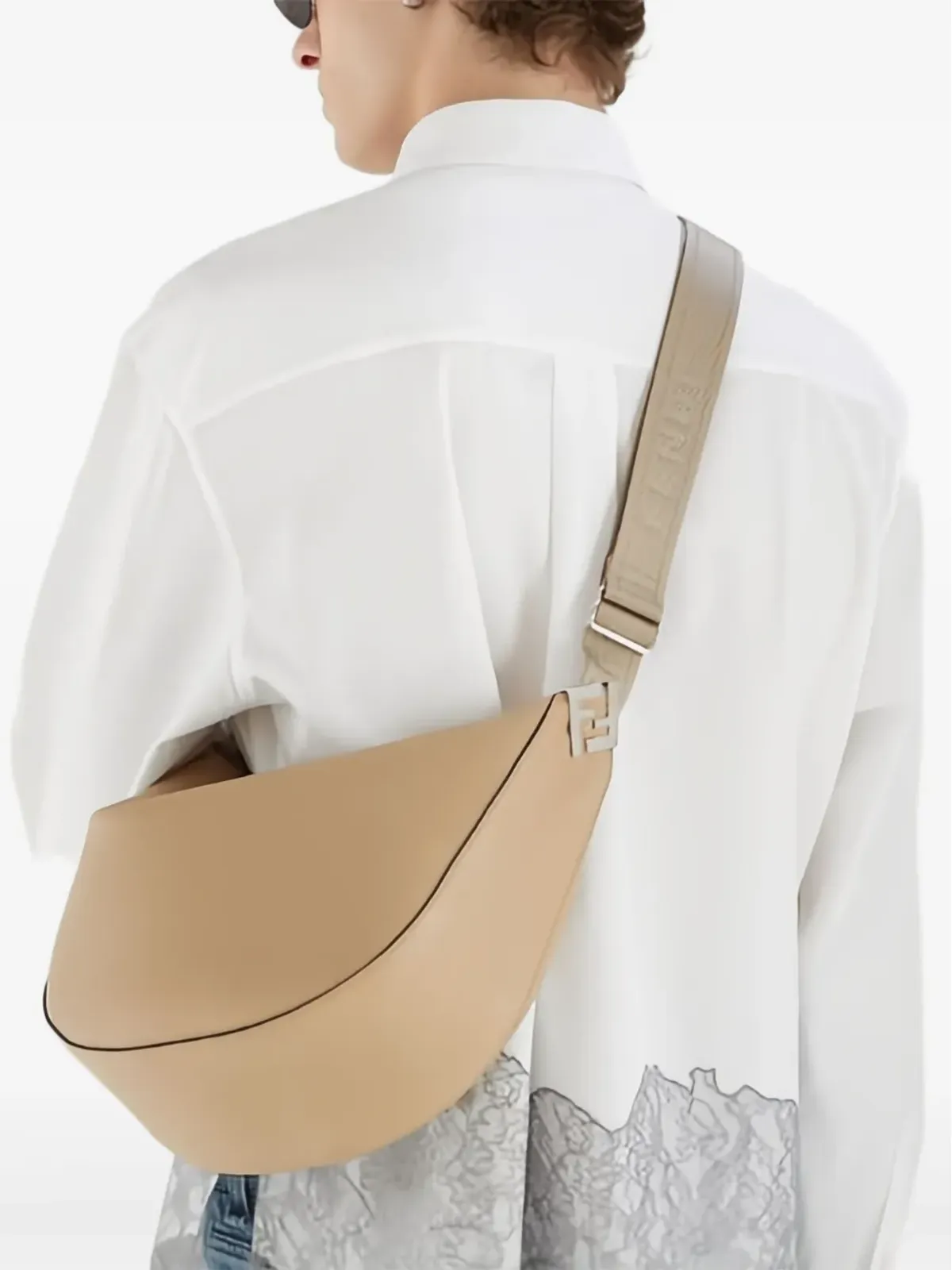 FENDI メロン型三日月形メッセンジャーバッグ - 画像2