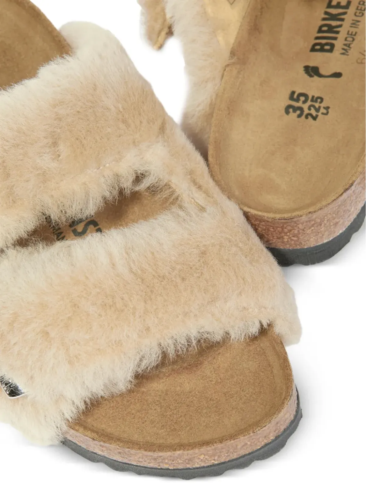 Birkenstock Kids ファー付きバックルフリップフロップス - 画像4