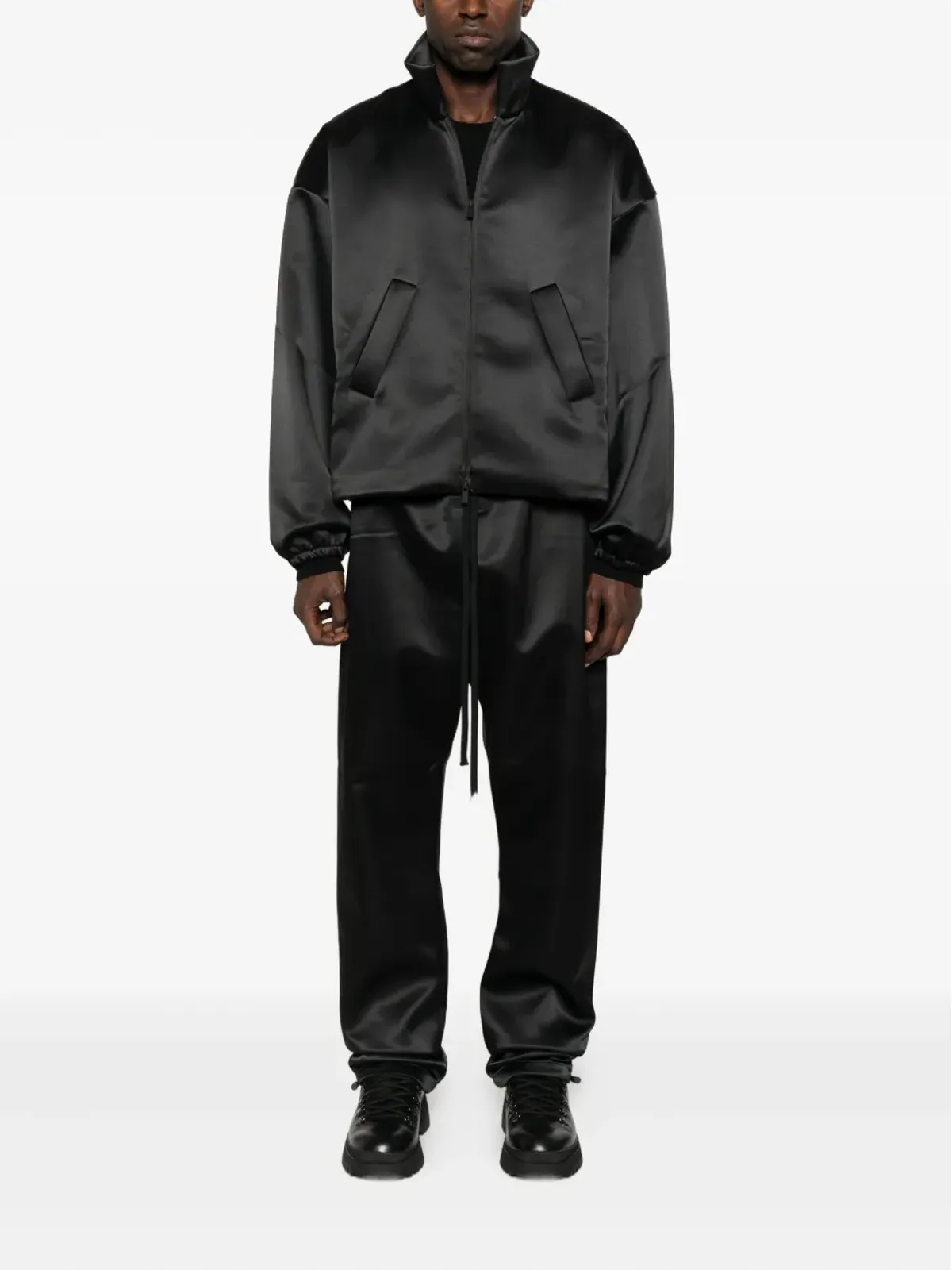 FEAR OF GOD ESSENTIALS サテンジップアップジャケット ブラック - 画像2