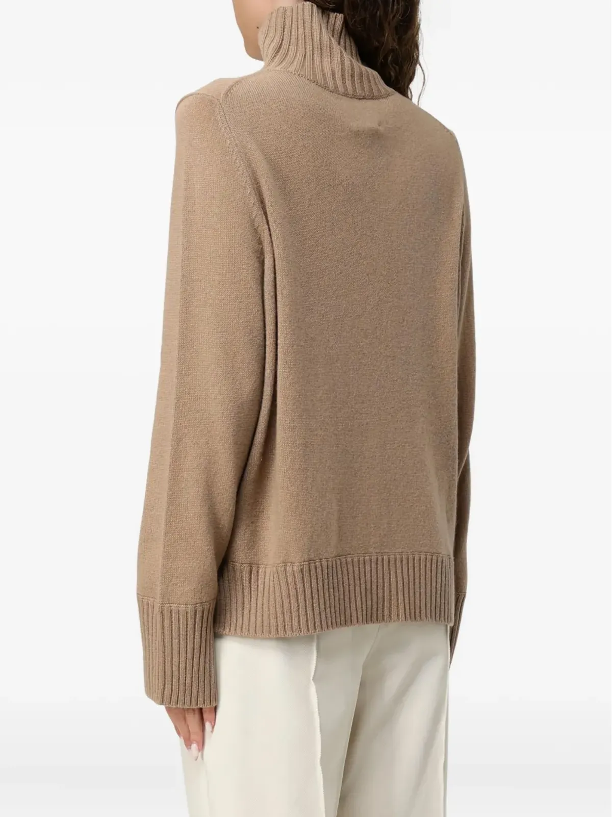 Allude リブ編みハイネックセーター - 画像4