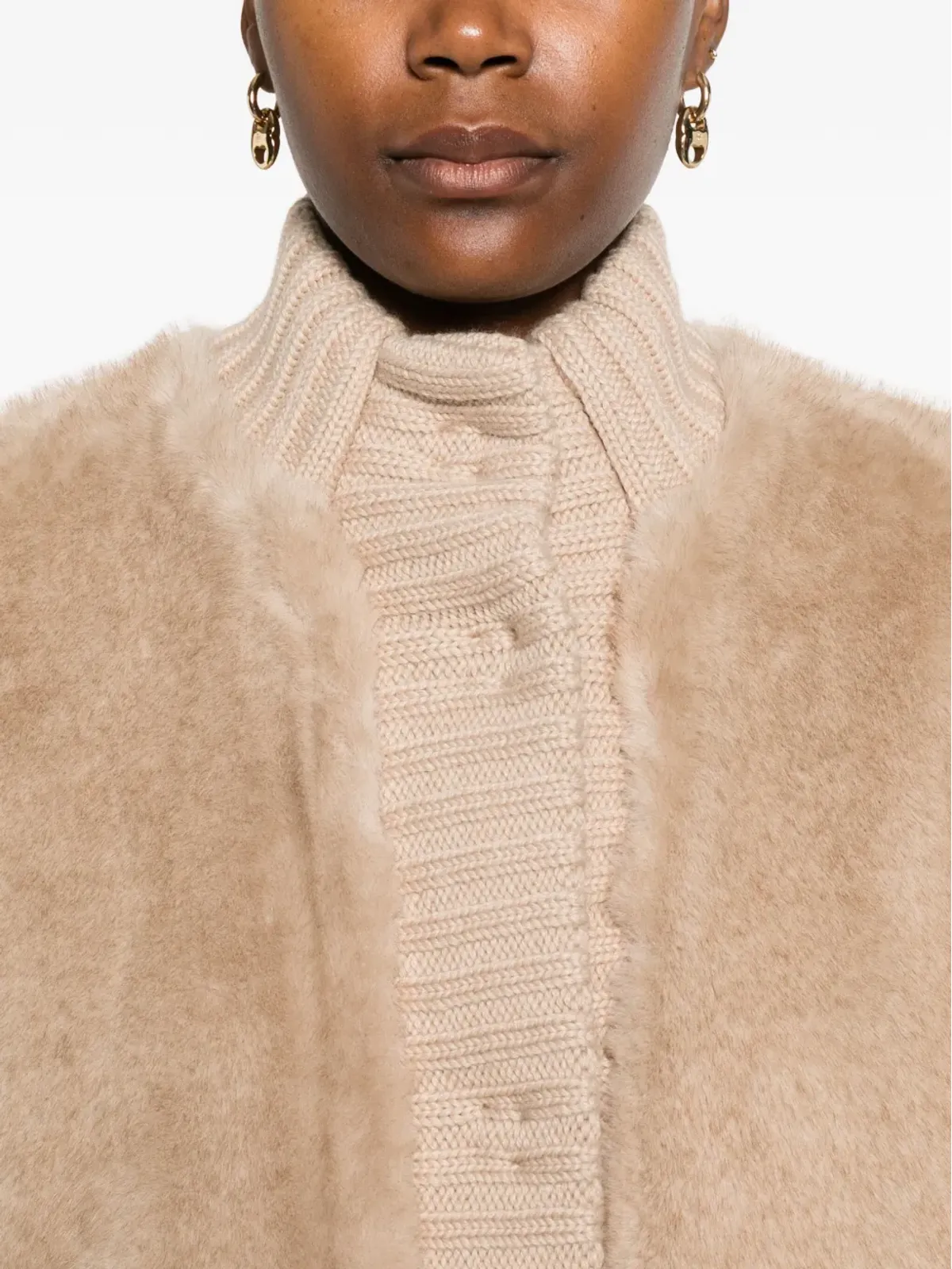 PINKO ベージュのフェイクファー ニットジレ - 画像5