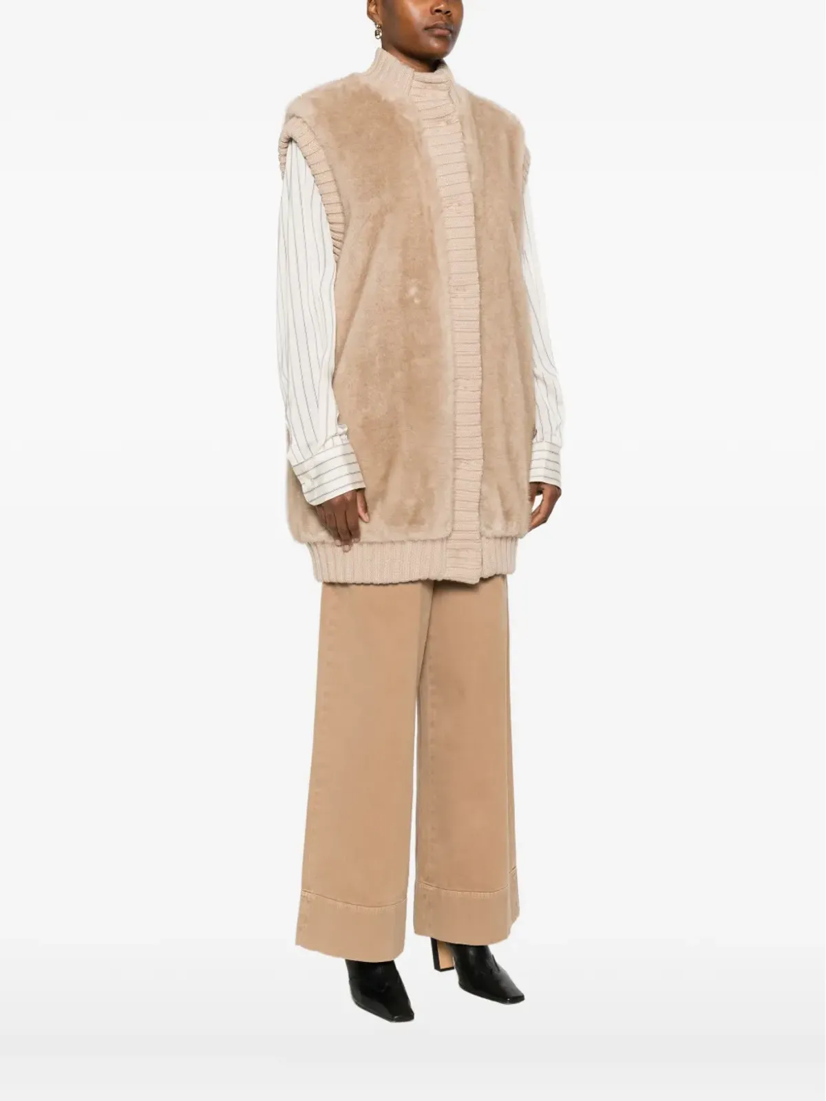 PINKO ベージュのフェイクファー ニットジレ - 画像3