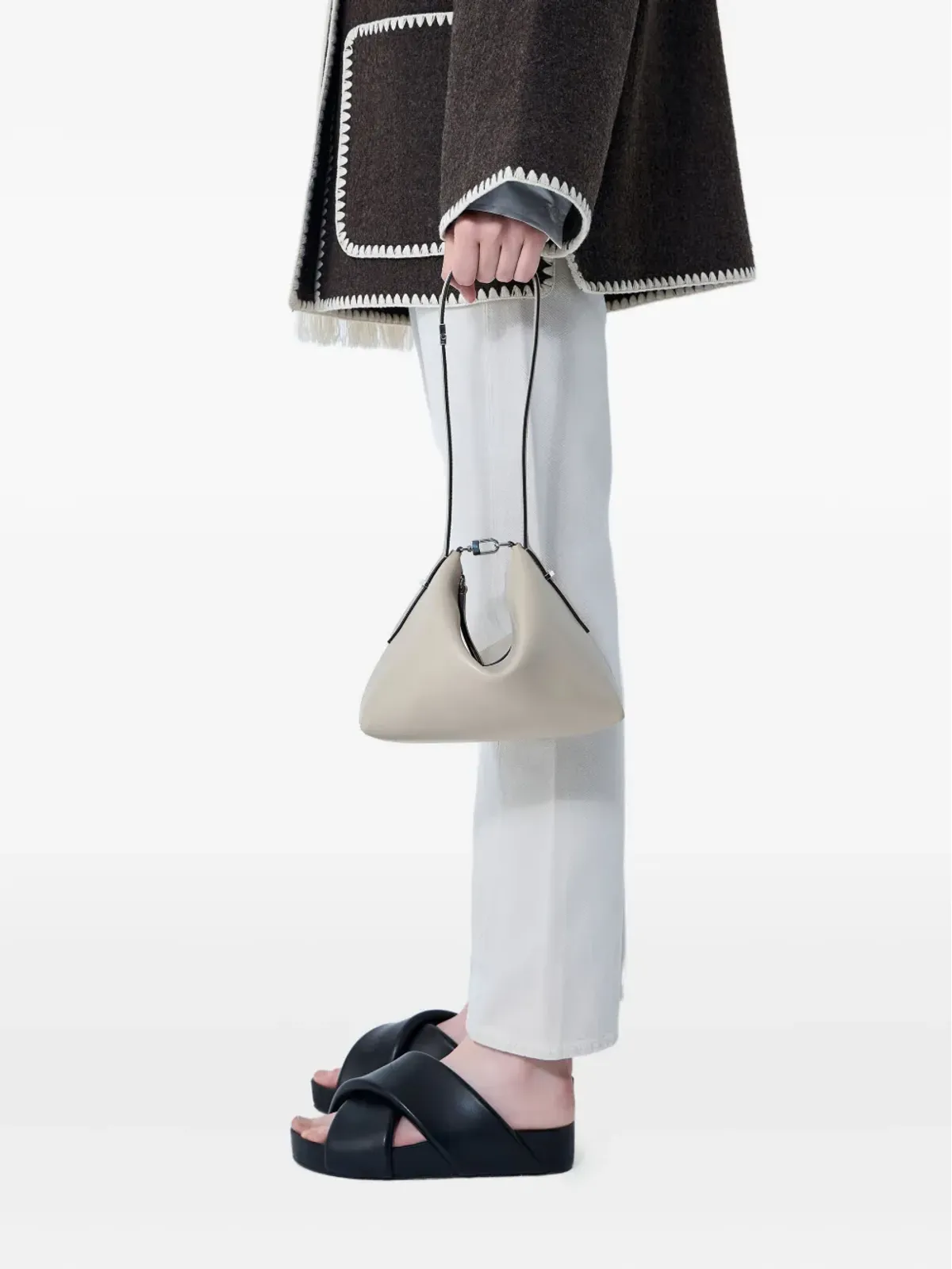 TOTEME Bevel clasp shoulder bag - Neutrals - 画像2