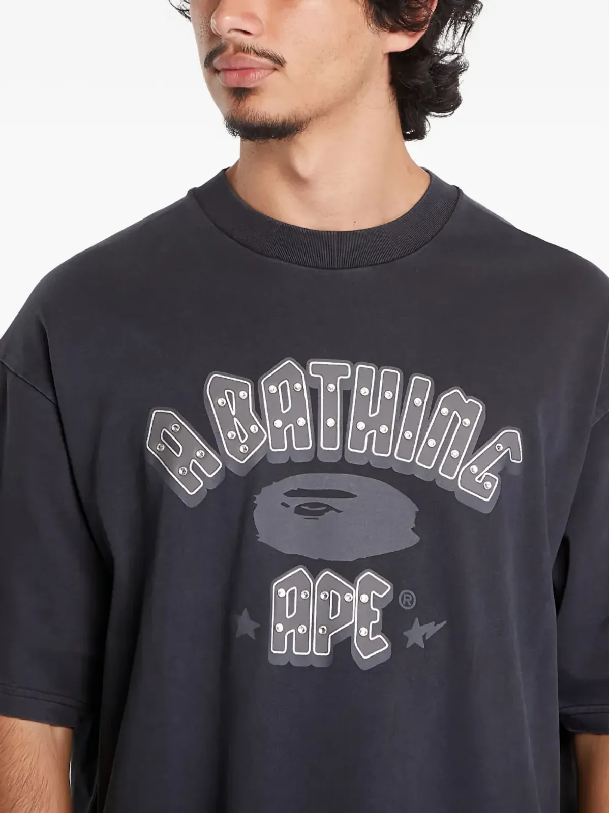 A BATHING APE® ガーメントダイ ラインストーン ロゴ コットンTシャツ - 画像5
