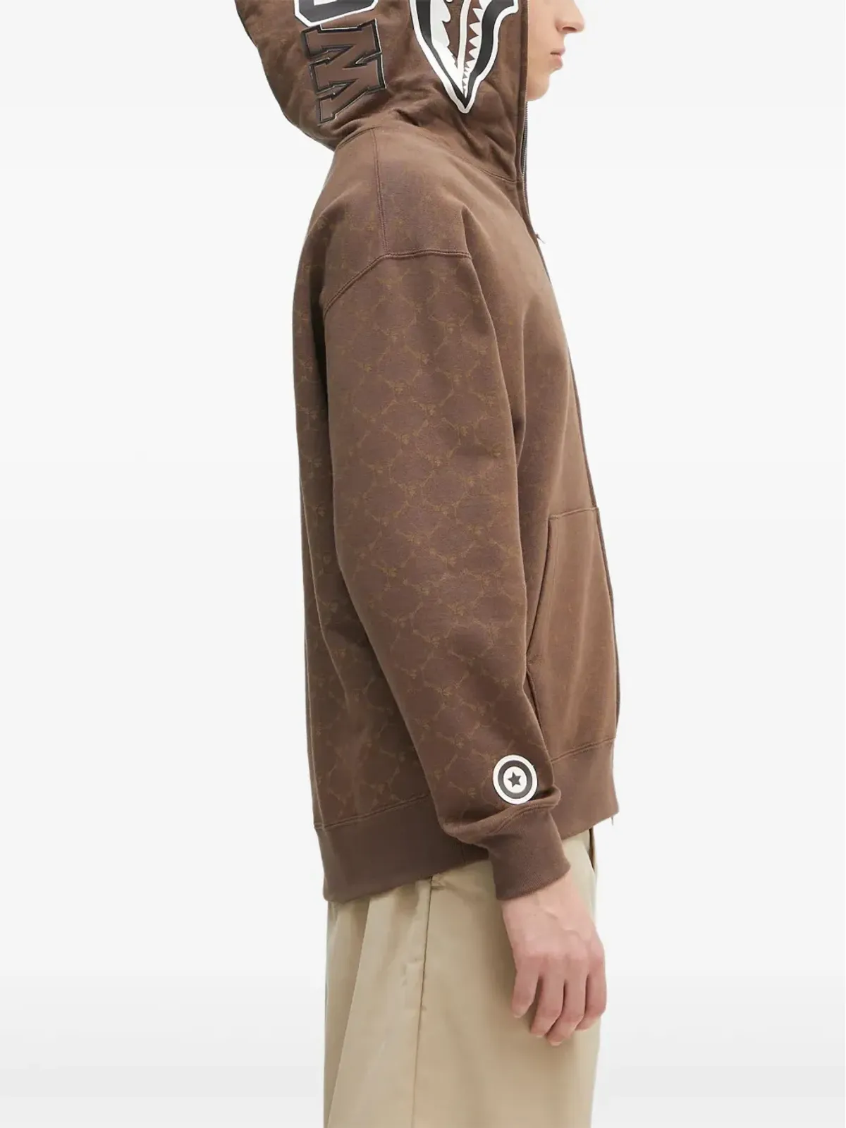 A BATHING APE® コレージュモノグラム シャークモチーフ ジップアップフーディ ブラウン - 画像2