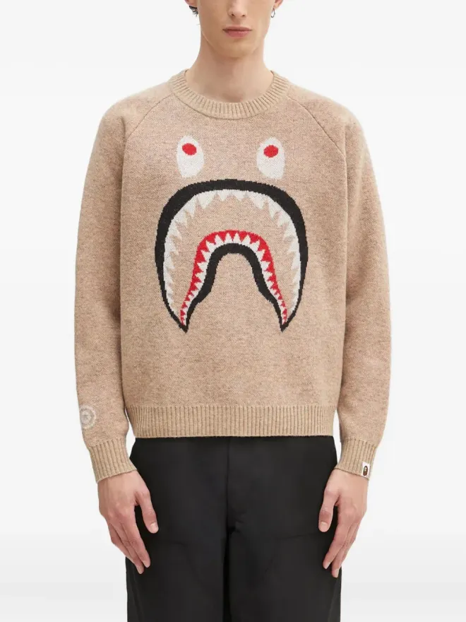 A BATHING APE® A BATHING APE shark-head intarsia sweater - Neutralsの商品画像
