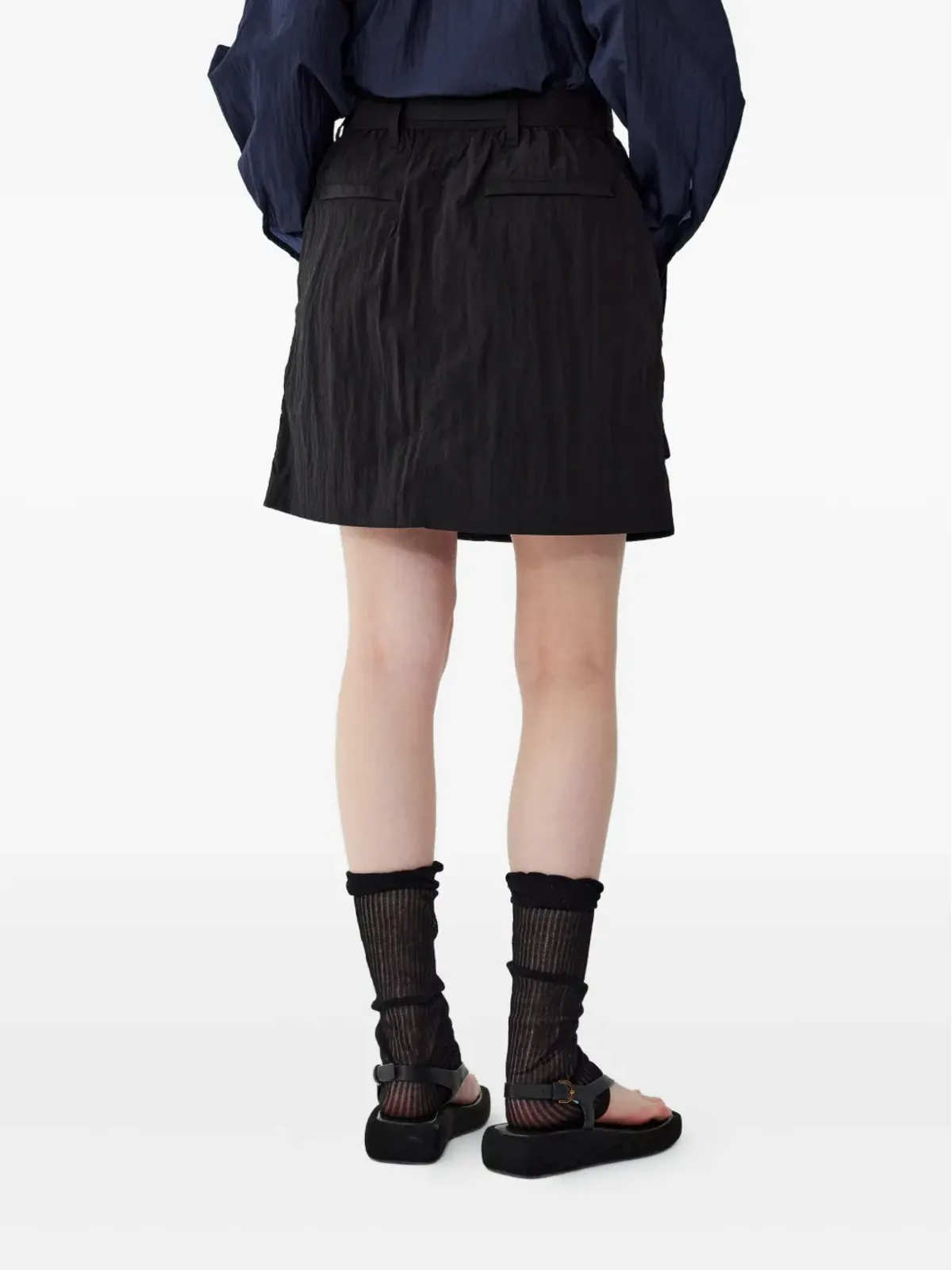 TOMBOY ブラックのバックル付きポケット ミニスカート - 画像3
