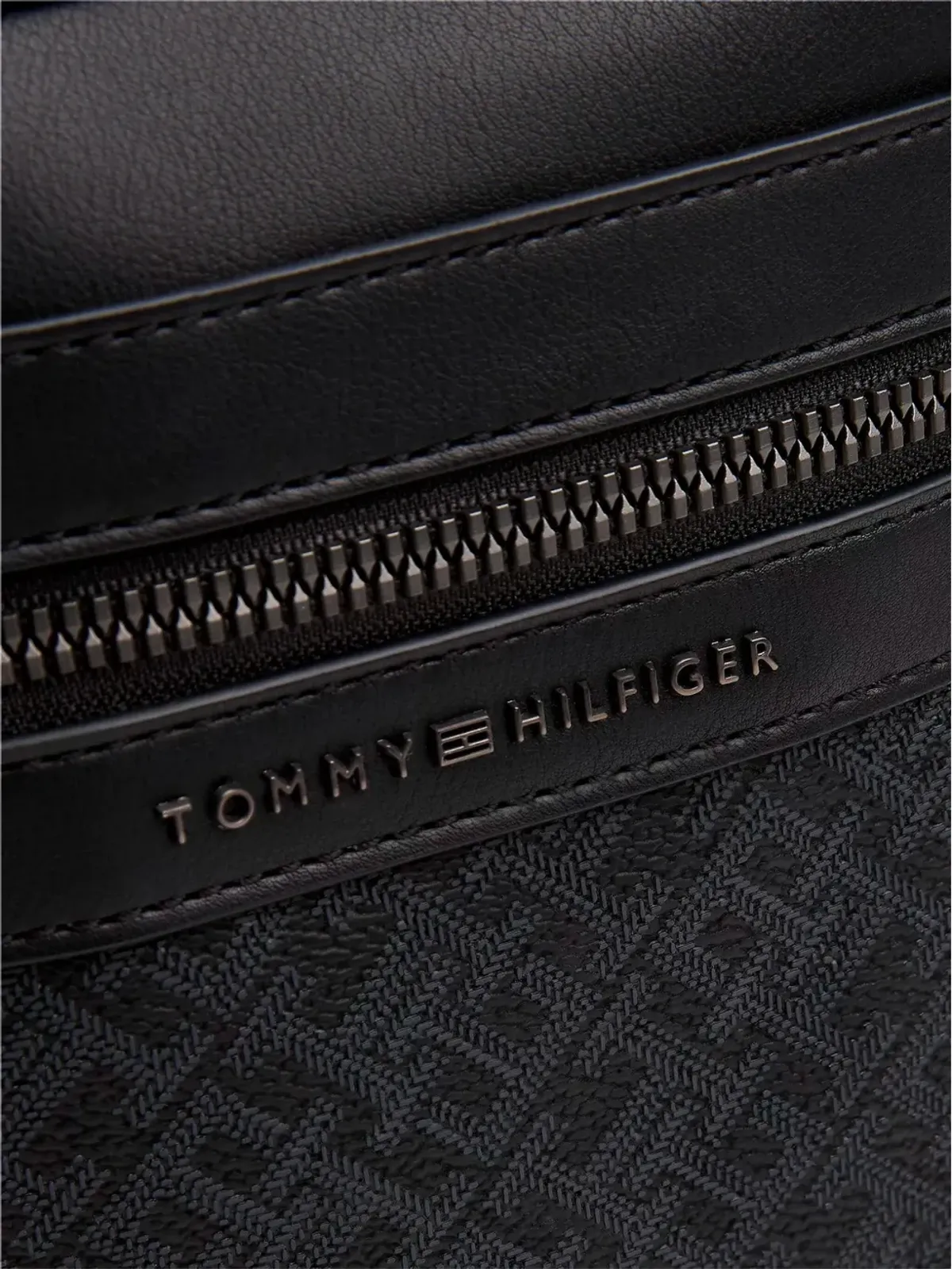 Tommy Hilfiger モノグラムパターン メッセンジャーバッグ - 画像4
