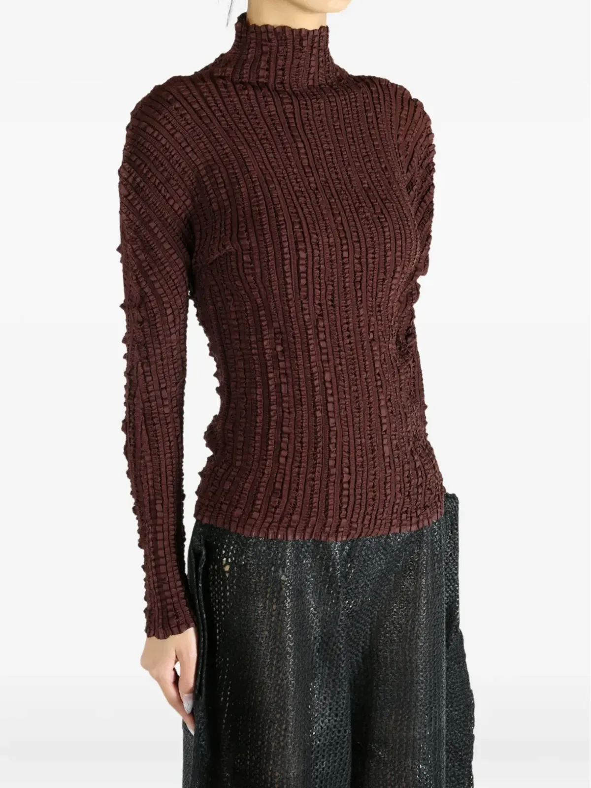 Issey Miyake ハイネック テクスチャード ブラウス（ブラウン） - 画像2
