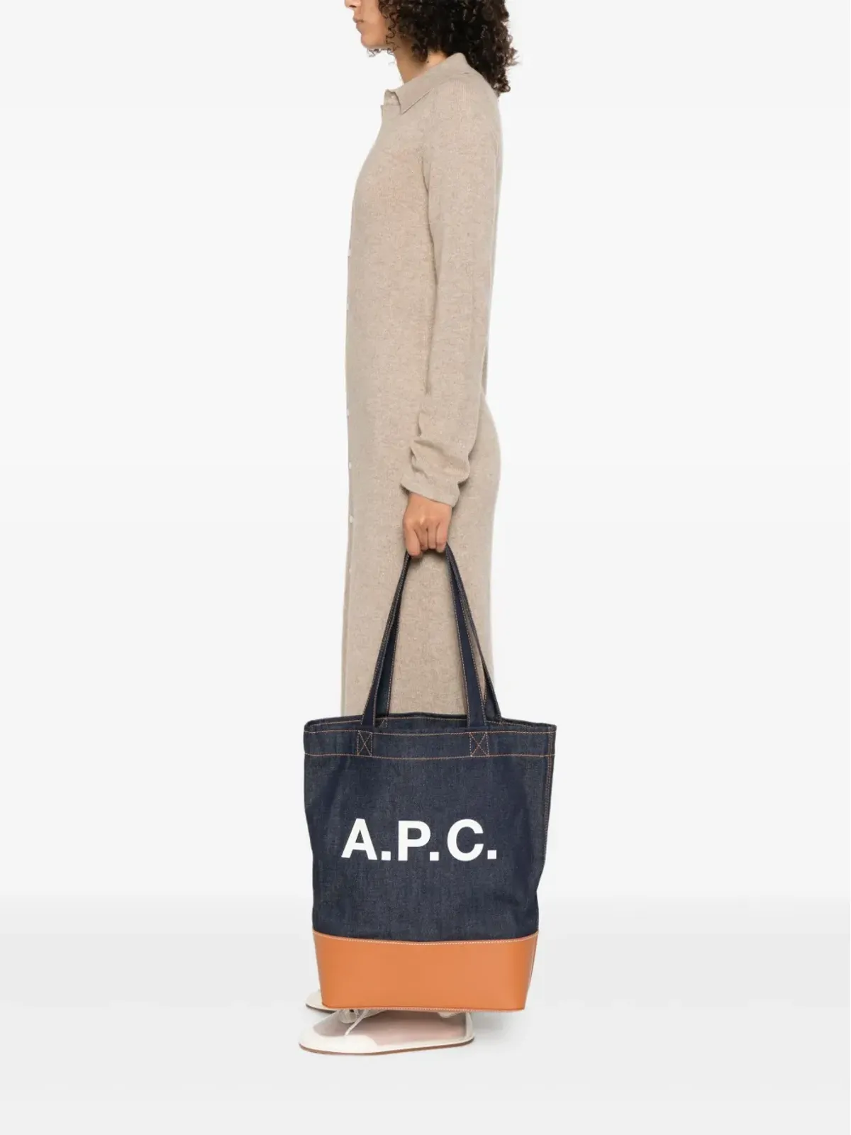 A.P.C. ロゴディテール付きデニム トートバッグ - 画像2