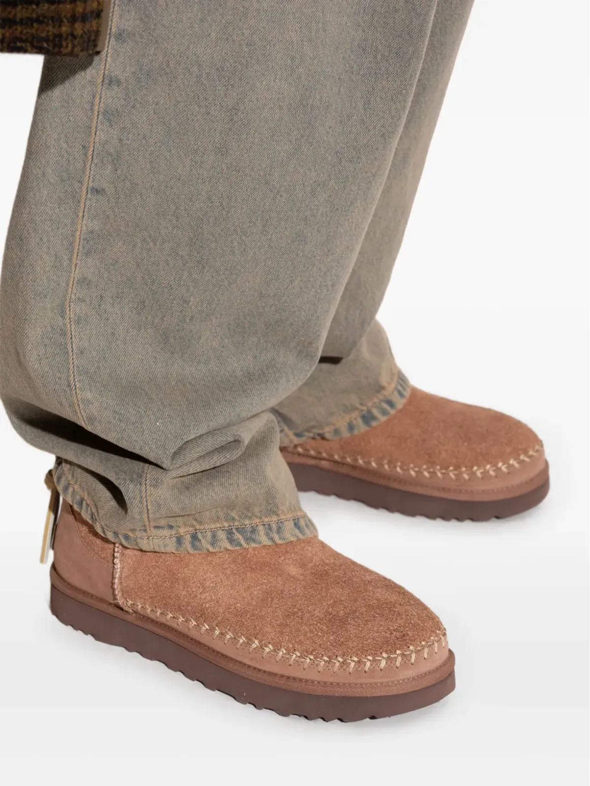 UGG ミニ ビアリッツ スエード・レザー ステッチ ブーツ - 画像4