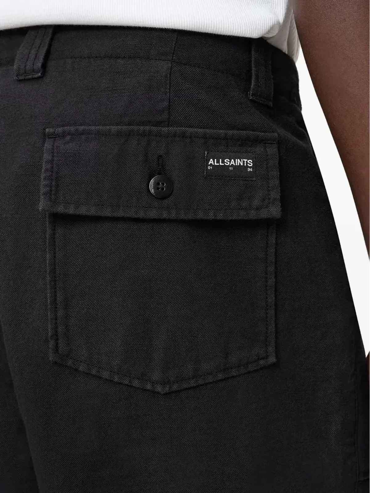 AllSaints Talbot ボタン留めカーゴショーツ ブラック - 画像4
