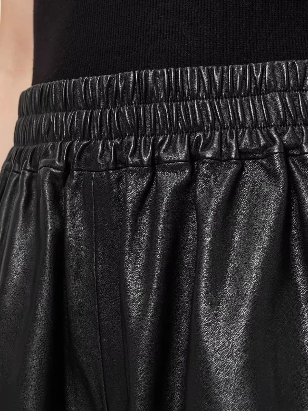 AllSaints Arla Lea エラスティックウエスト レザーショーツ - ブラック - 画像5