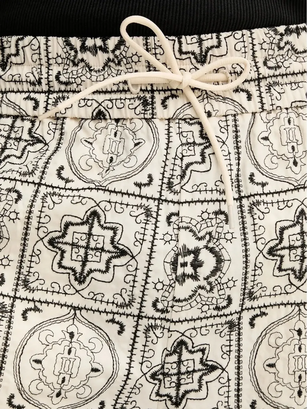 Les Deux Harry AOE タイル柄刺繍プリントショーツ - 画像3