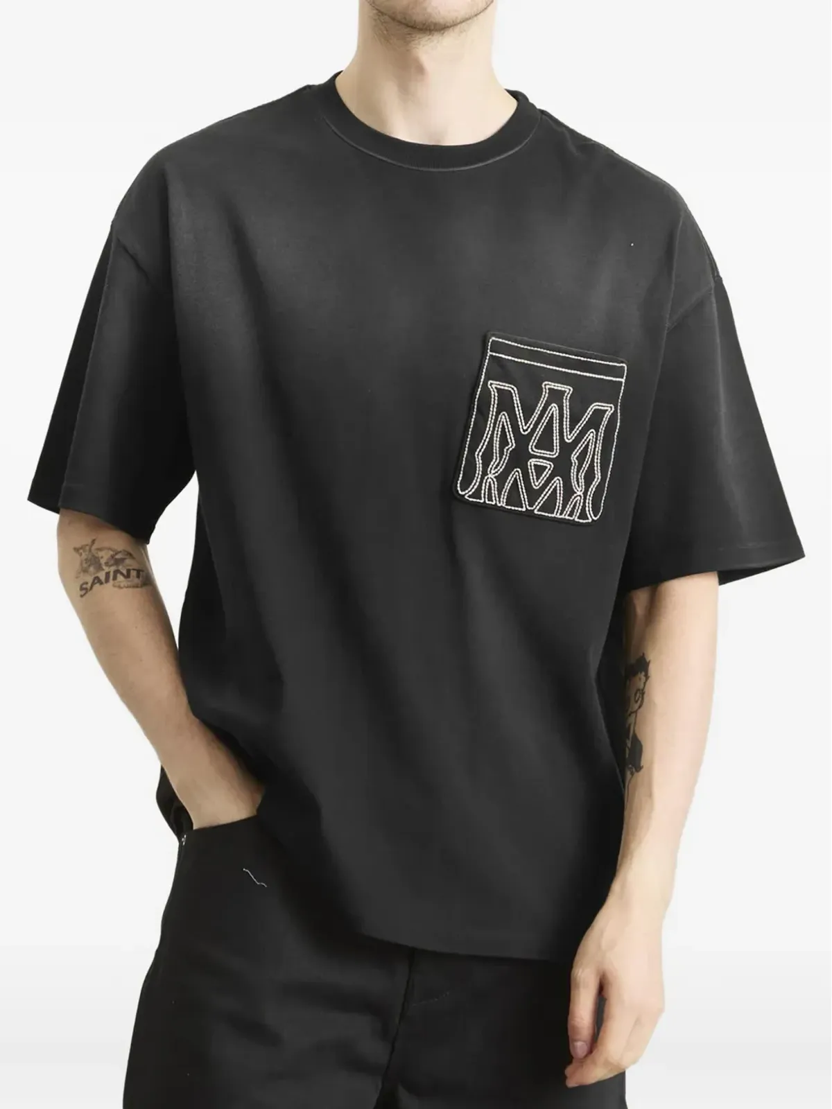 AMIRI MA アウトラインポケットTシャツ ブラック - 画像2