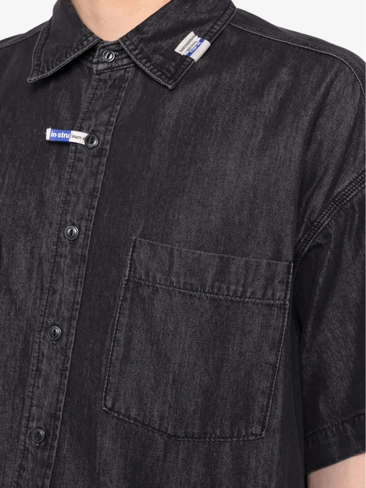 in･stru(men-tal). パッチポケット付きデニムシャツ - ブラック - 画像4