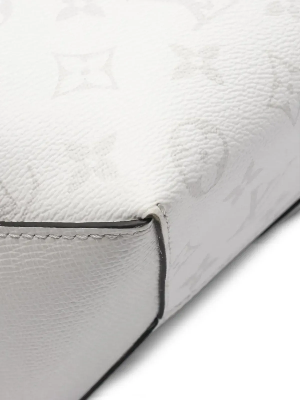 Louis Vuitton ビンテージ 2021 Weekend NM embossed-monogram tote bag - White - 画像3