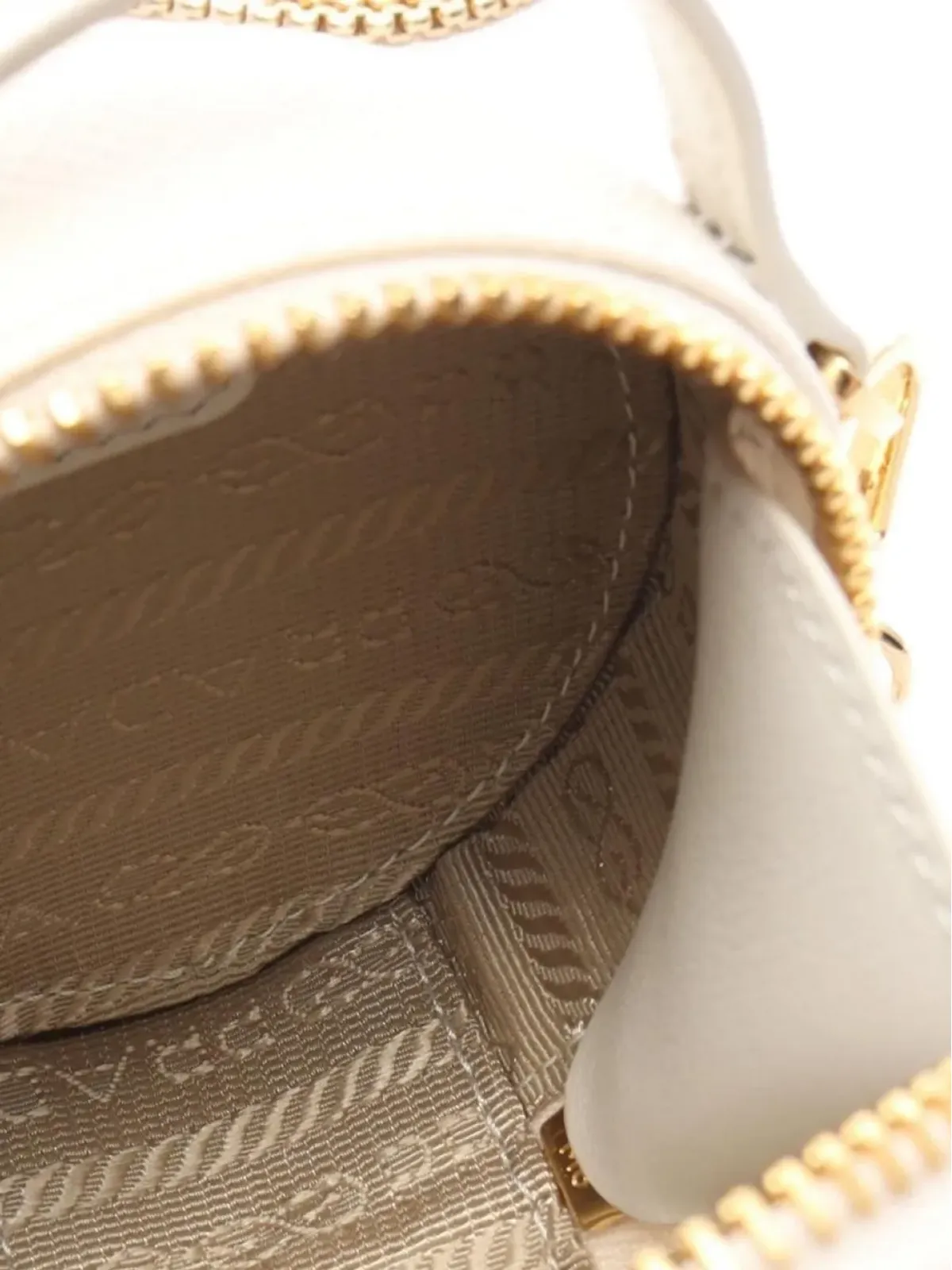 Prada Pre-Owned サフィアーノ トライアングル ミニ ポーチ バッグ - 画像3