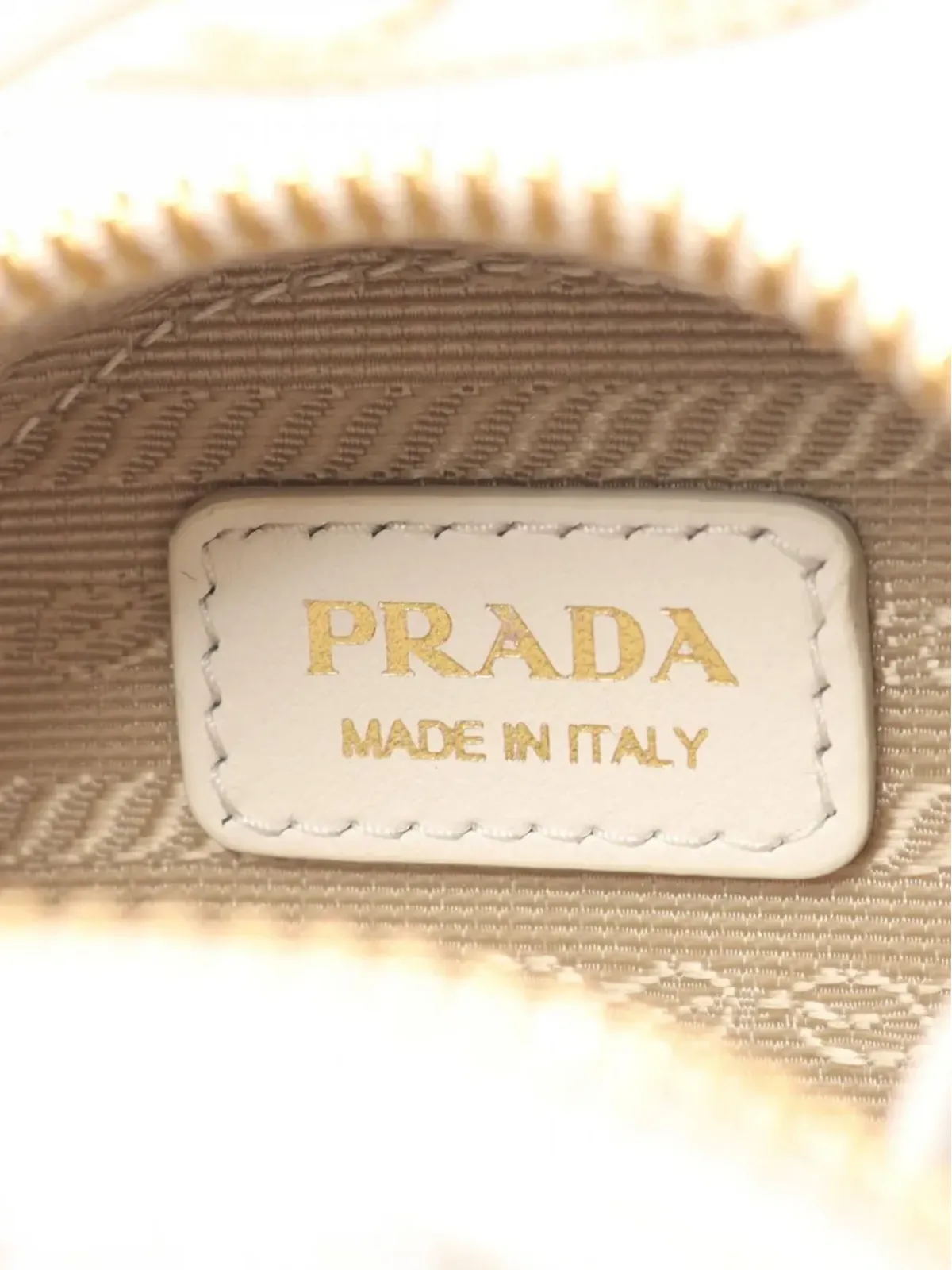 Prada Pre-Owned サフィアーノ トライアングル ミニ ポーチ バッグ - 画像4