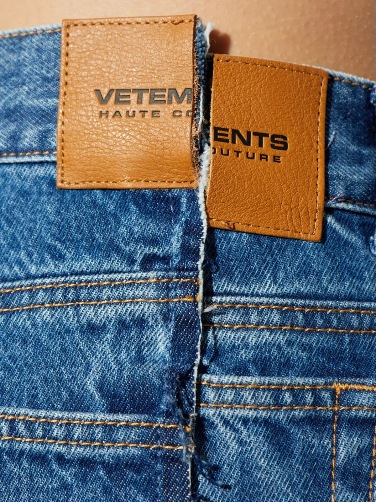 VETEMENTS ほつれディテール バルーンジーンズ - 画像5