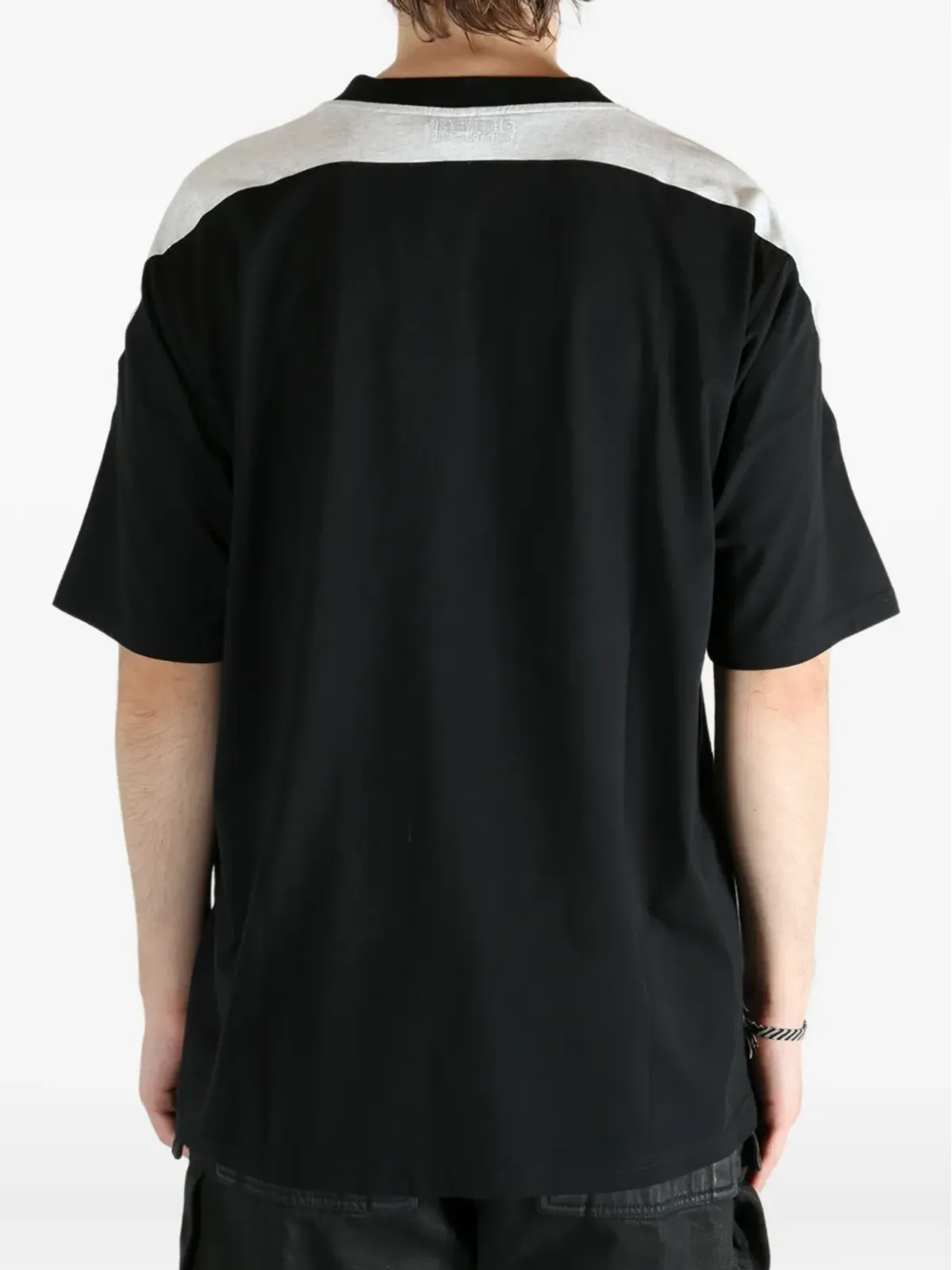 VETEMENTS ラグランスリーブ Vネック Tシャツ ブラック - 画像4