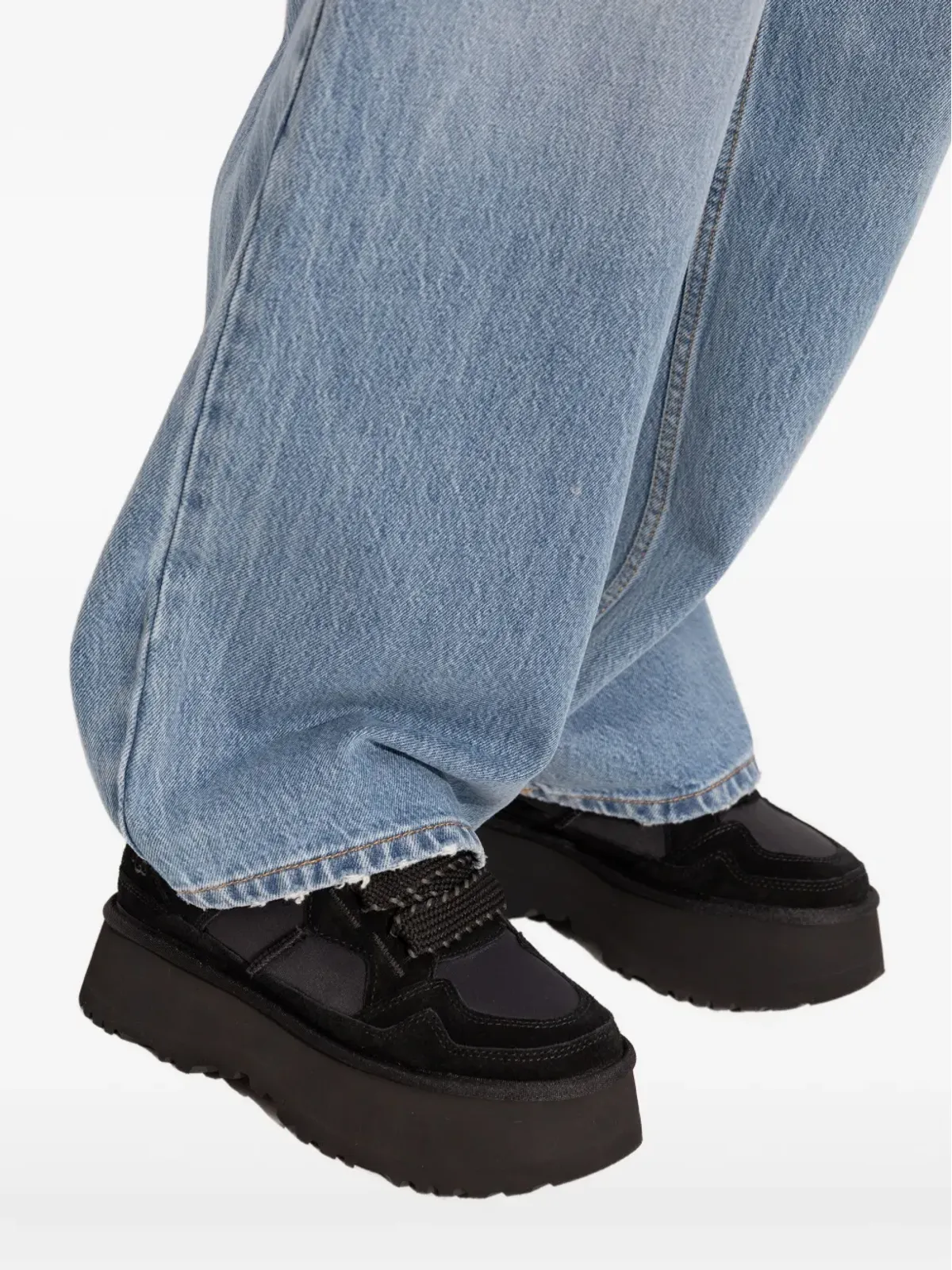 UGG Astromel プラットフォーム レースアップ スニーカー（ブラック） - 画像5