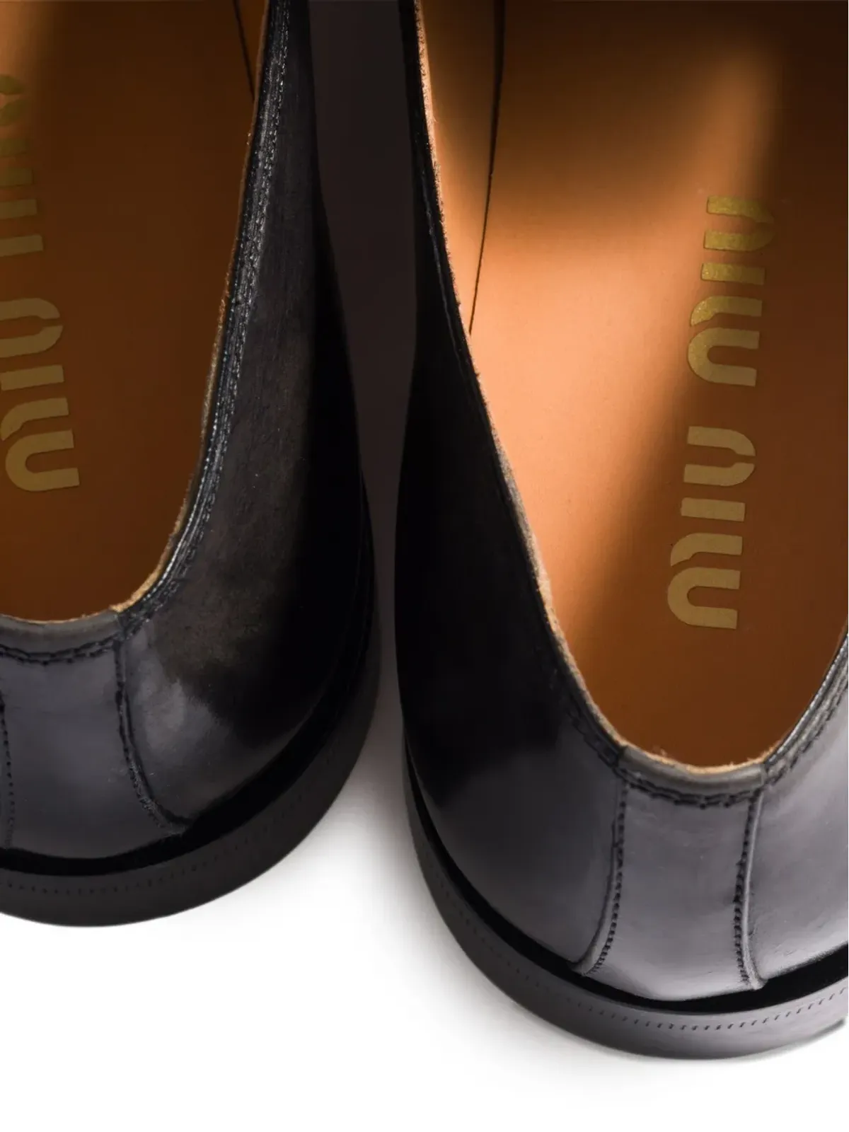 Miu Miu エンボスロゴ レザー ローファー - 画像3