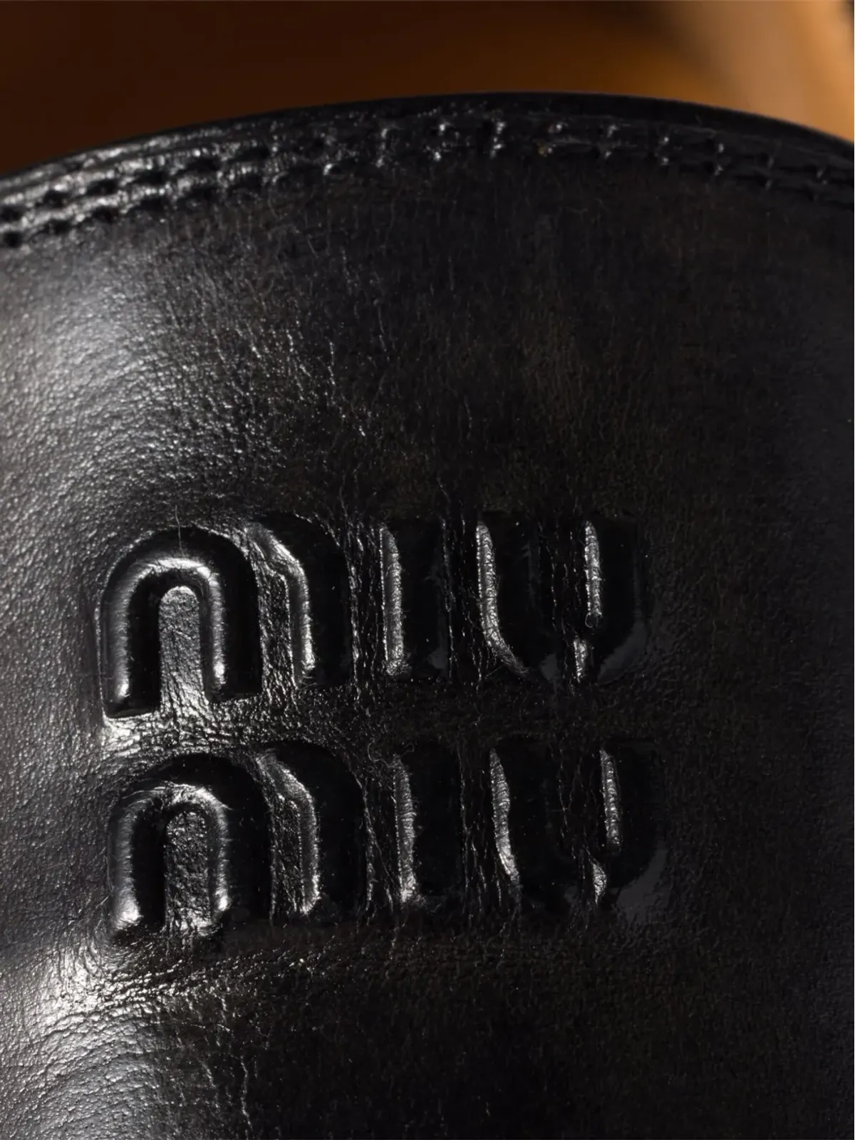 Miu Miu エンボスロゴ レザー ローファー - 画像4
