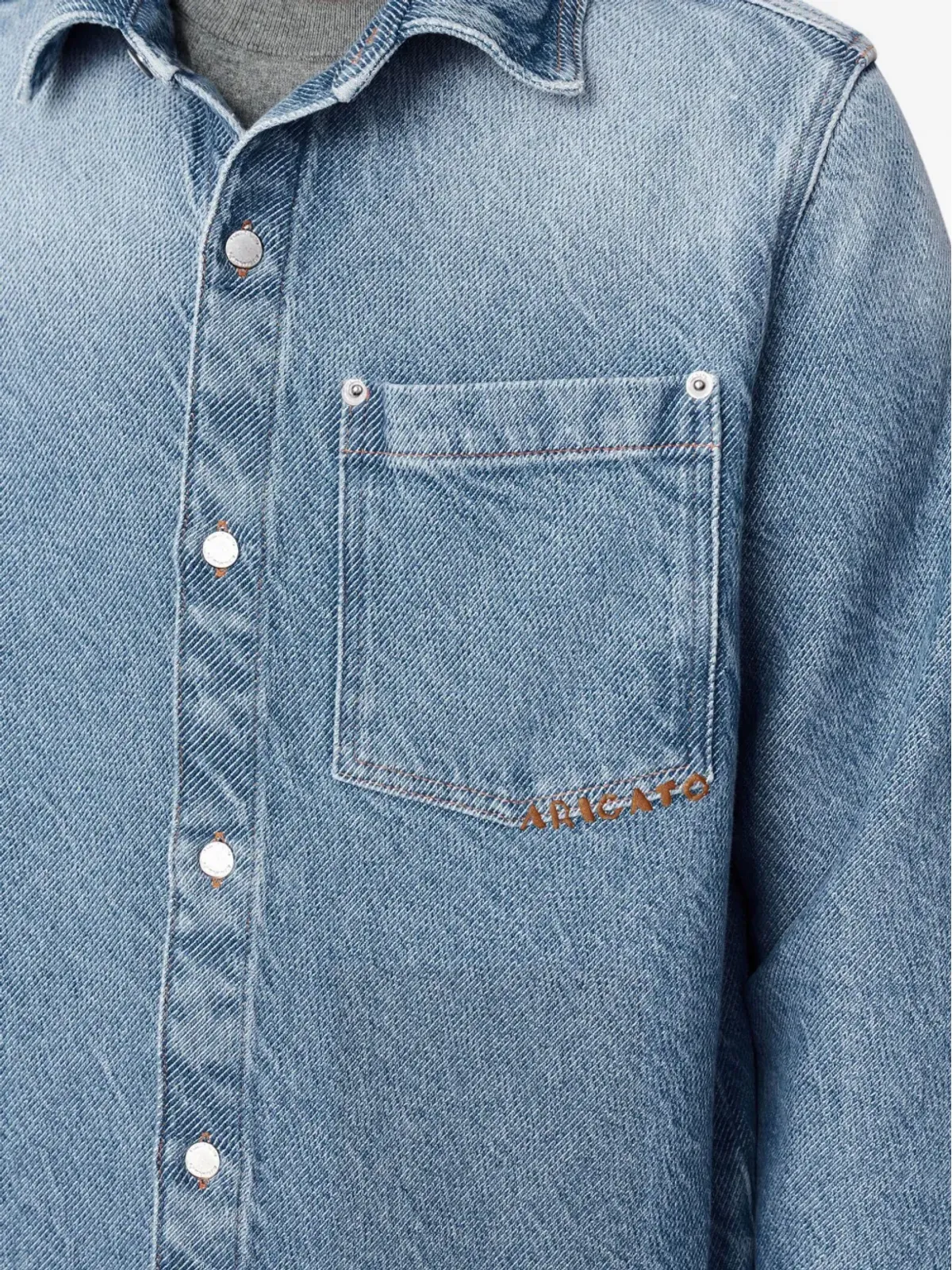 Axel Arigato 刺繍ロゴ入りデニムシャツ - 画像5