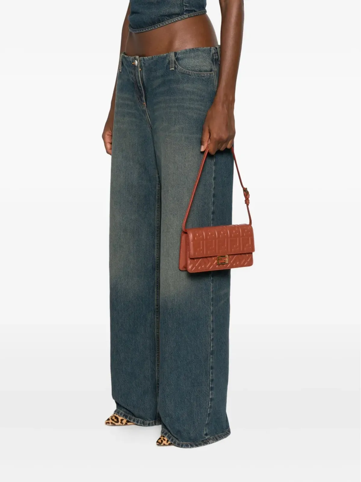 FENDI バゲット ロゴプレート キルティング クラッチバッグ レッド - 画像2