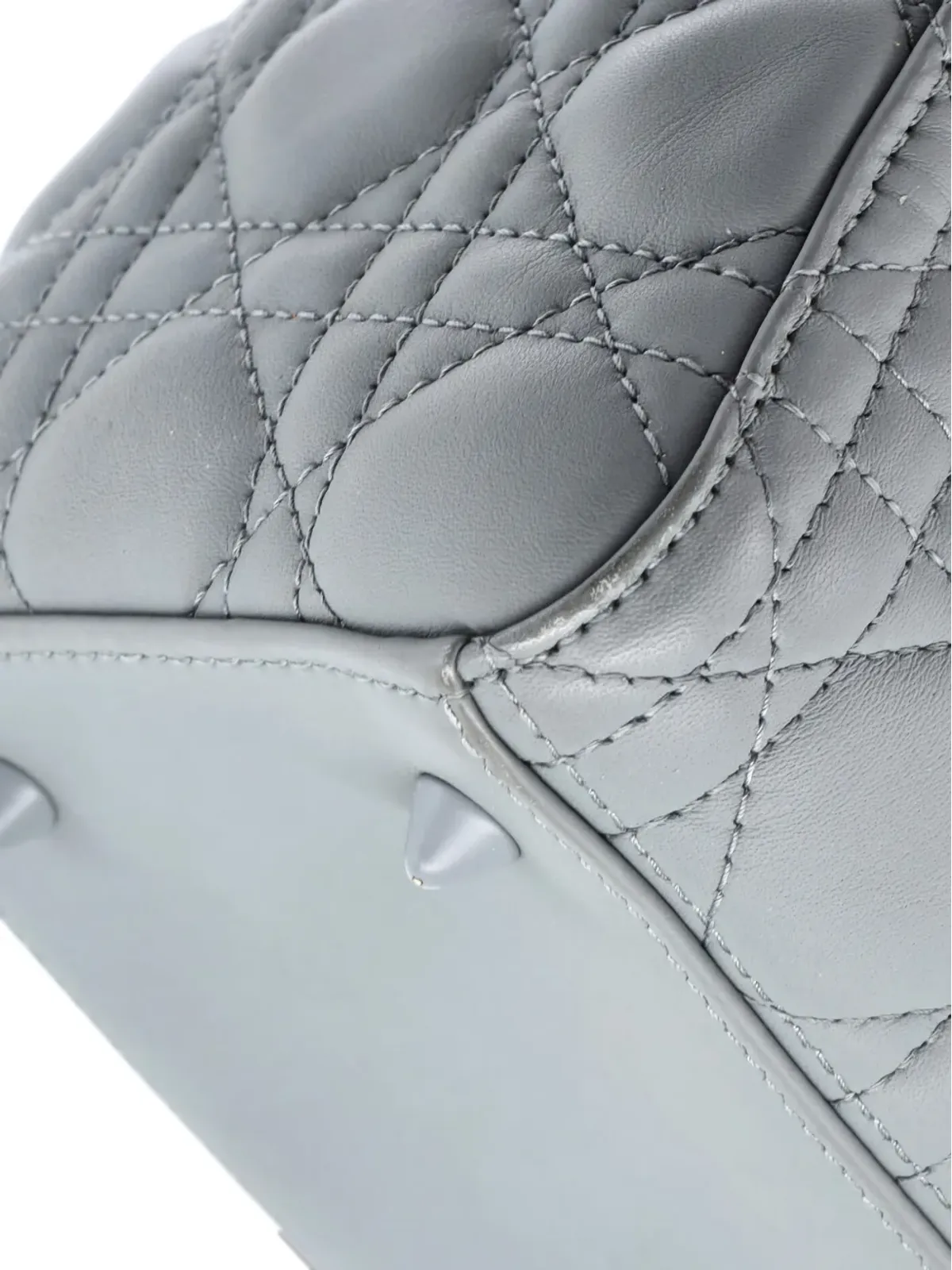 Christian Dior レディ ディオール ビンテージ ウルトラマット仕上げ カナージュキルト カーフレザー ミディアム サッチェル - グレー - 画像5