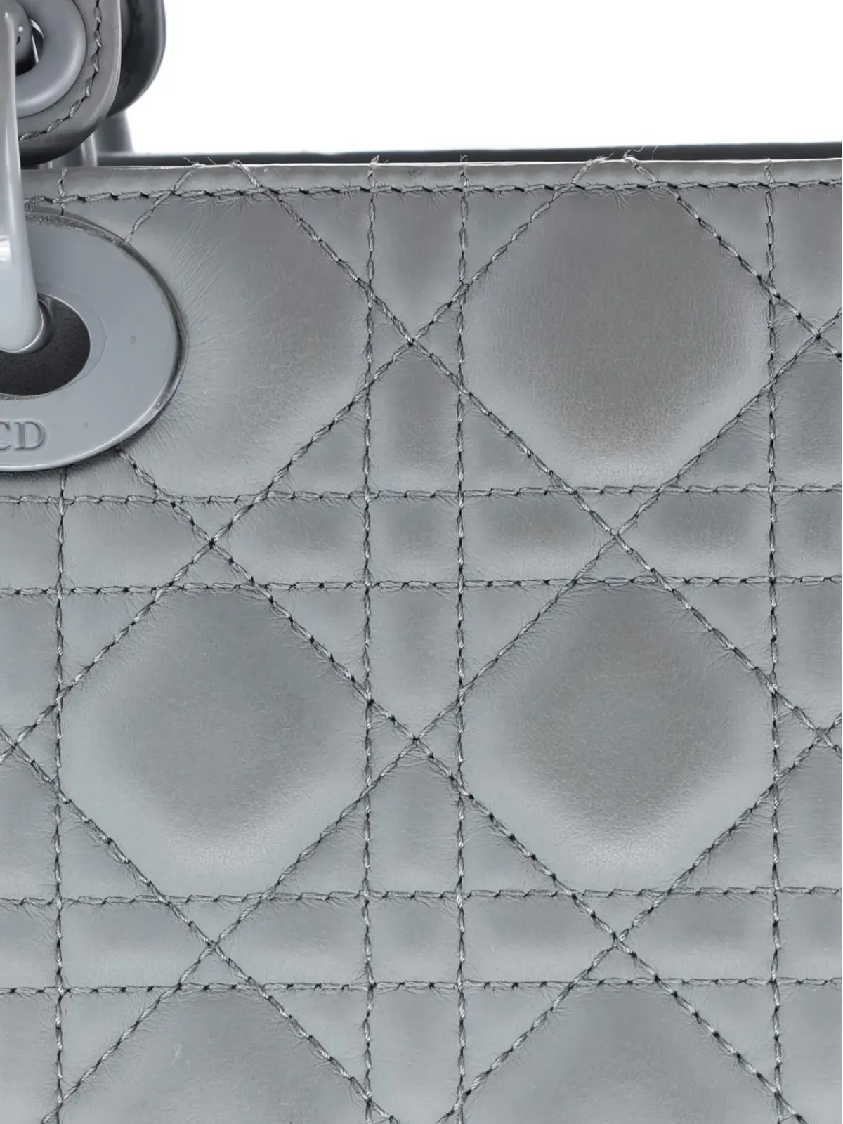 Christian Dior レディ ディオール ビンテージ ウルトラマット仕上げ カナージュキルト カーフレザー ミディアム サッチェル - グレー - 画像4