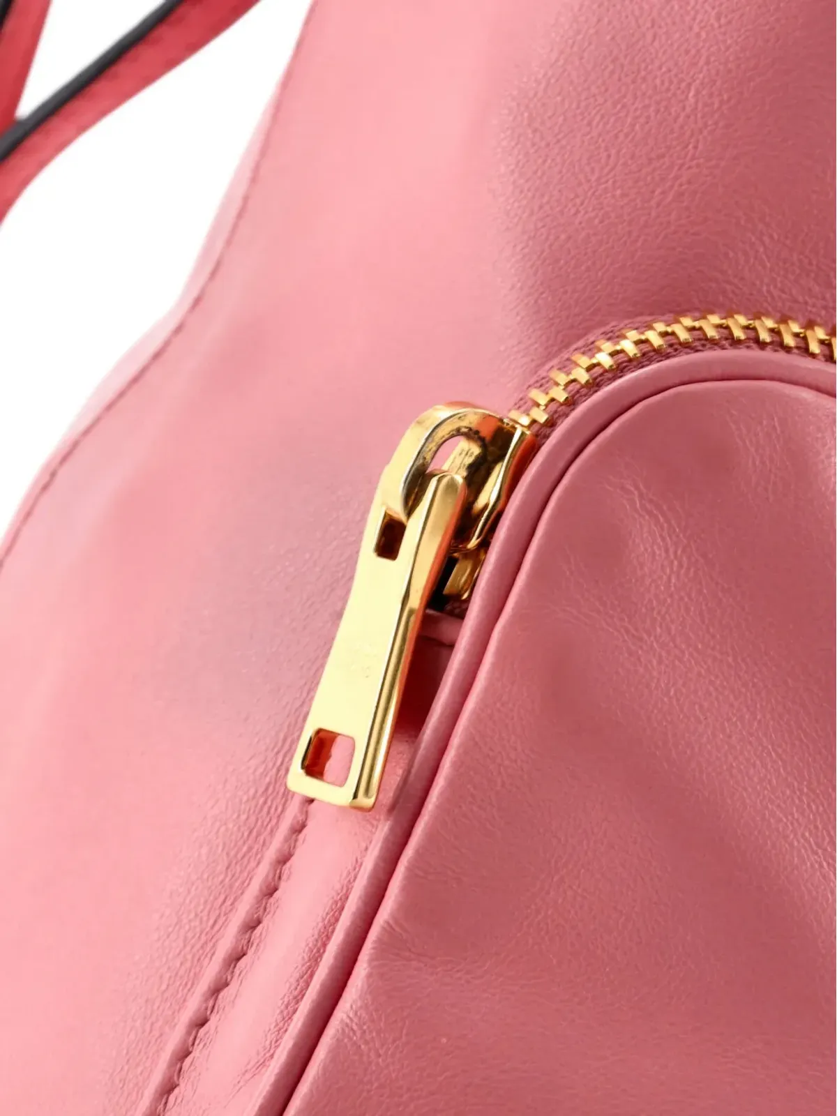 Prada ビンテージ ドローストリングポケット付き ソフトカーフ 小型バケットバッグ - 画像3