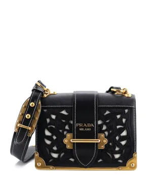 Prada Cahier スタッズ付き レザー レーザーカット クロスボディバッグ（小さめ）- ブラック - サムネイル1
