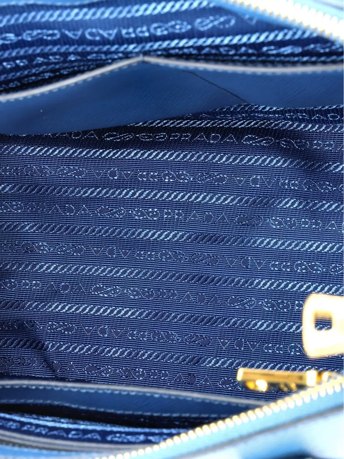 Prada Pre-Owned バイカラー ダブルジップ ラグジュアリー サフィアーノレザー ミディアム トートバッグ - 画像4