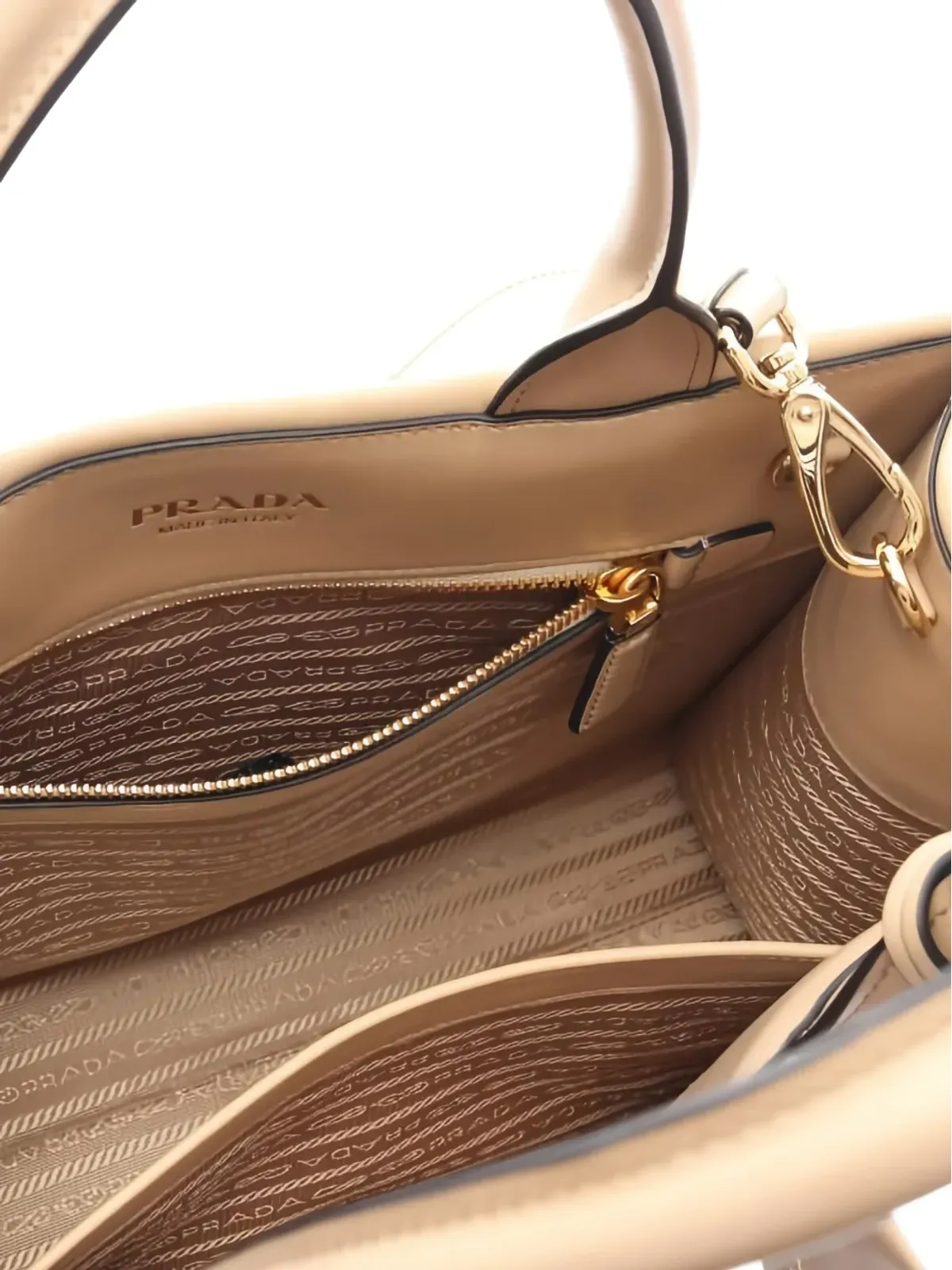 ビンテージ Prada 2010年代 シンボル・デボスド トートバッグ - 画像3