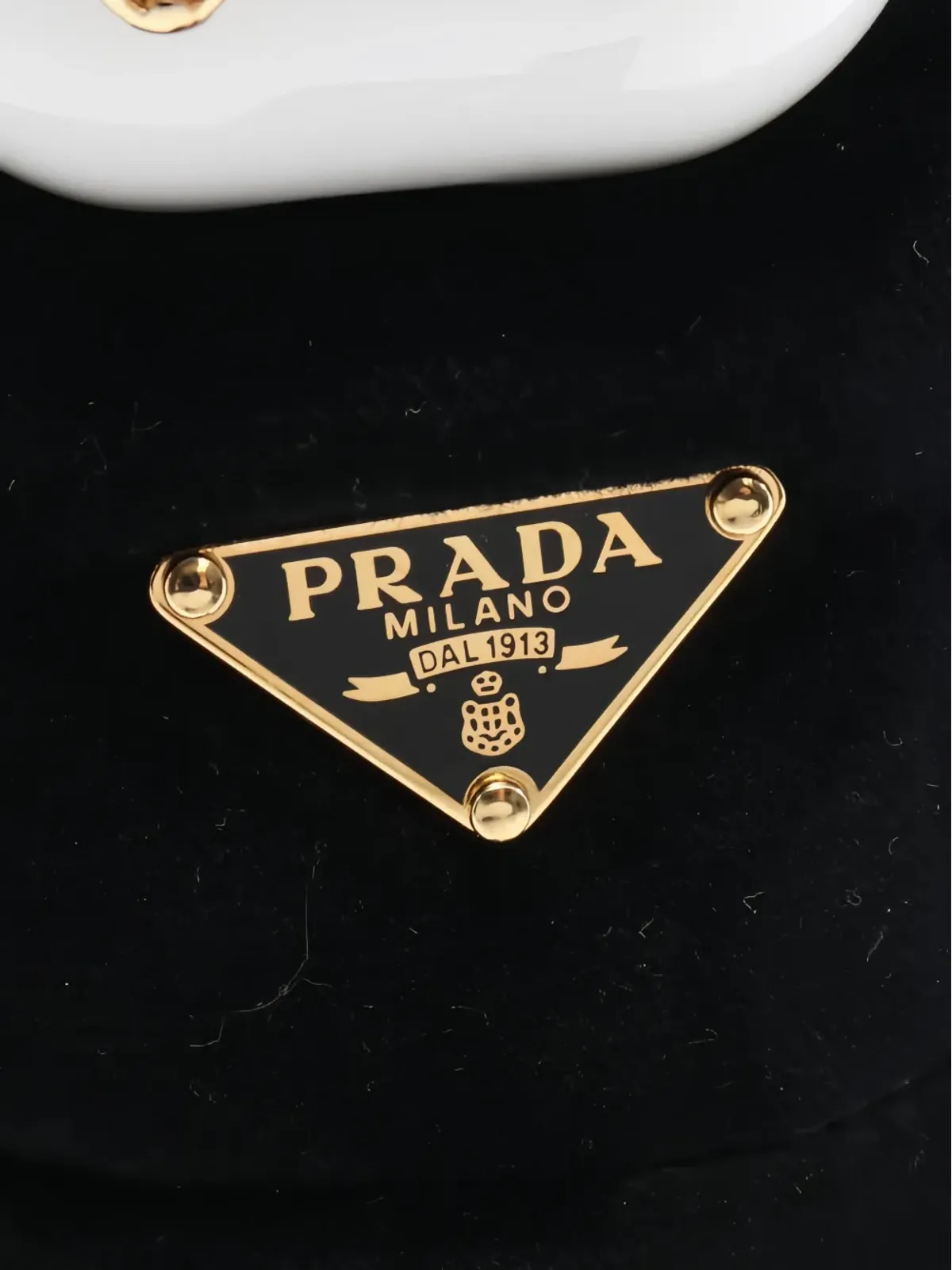 Prada Pre-Owned 2020年代 ソフトロボット ジップ ベルベット チャーム ウォレット - ブラック - 画像3