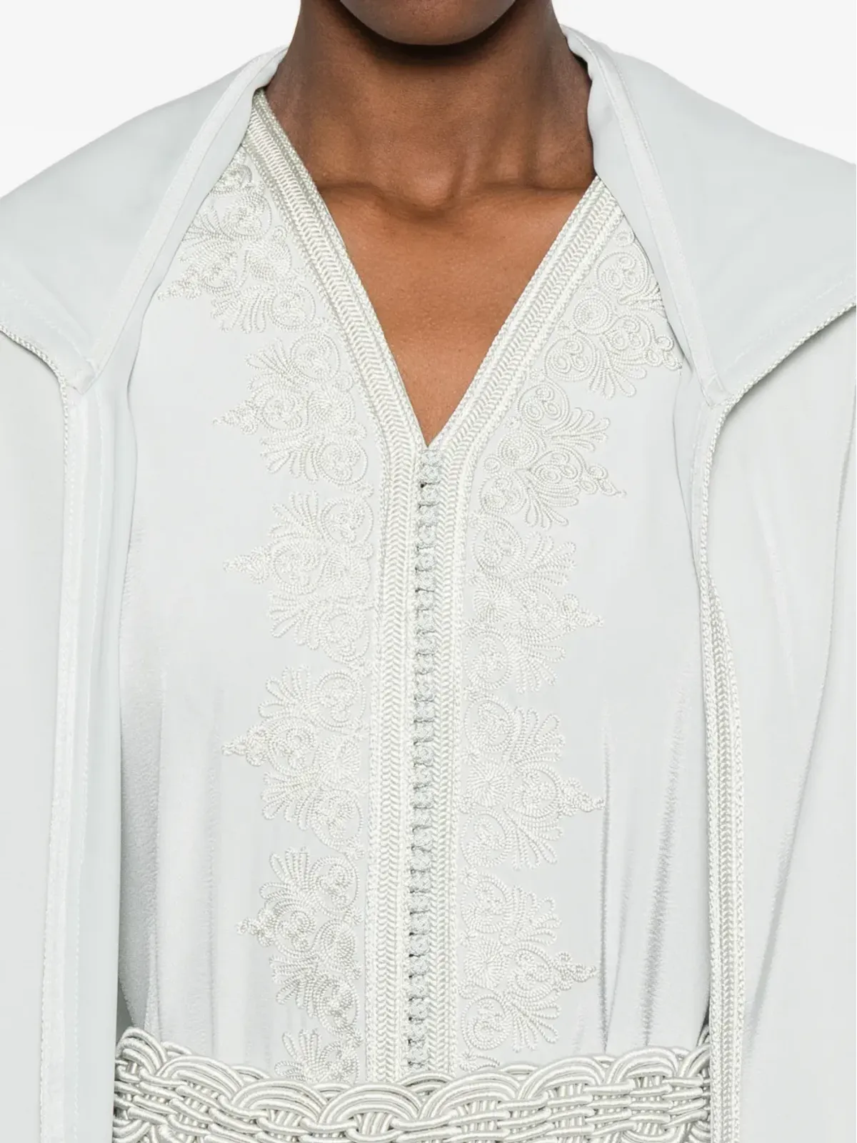 Reem Al Dhaheri 刺繍入りフード付きカフタンセット - グレー - 画像4