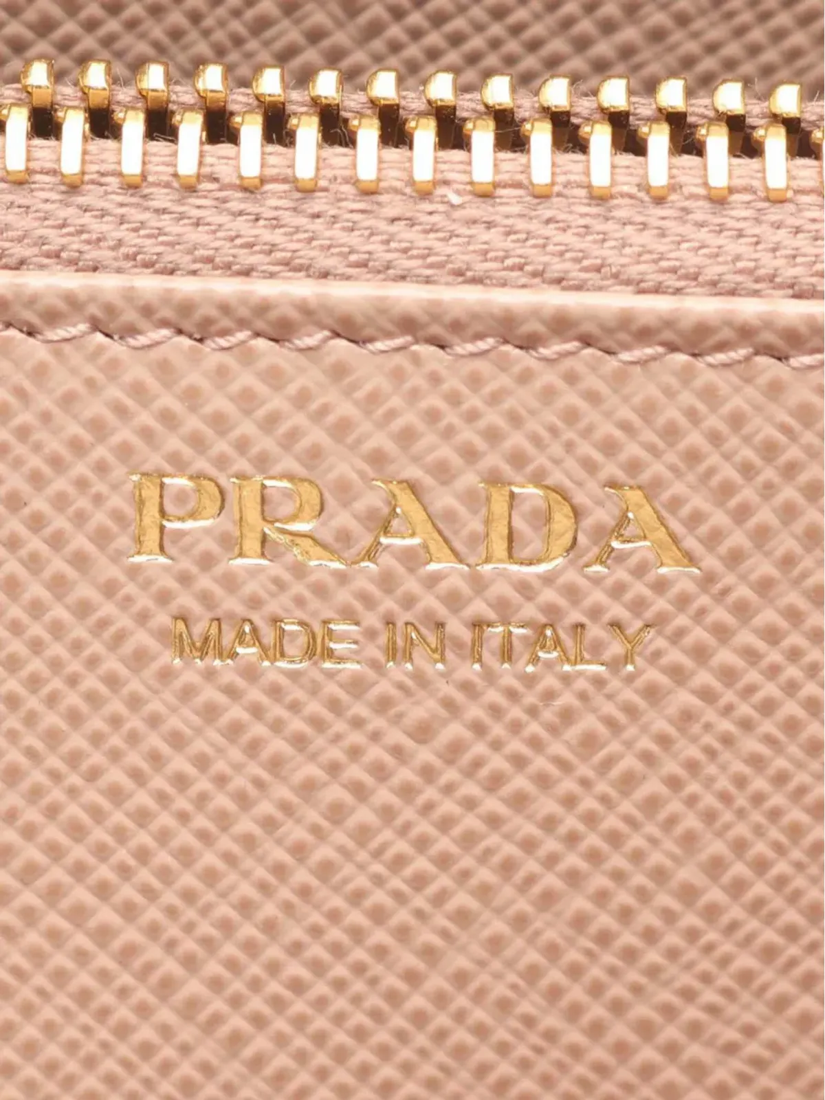 Prada ビンテージ 2013-2025 サフィアーノ トライアングル ロゴ 長財布 - 画像4