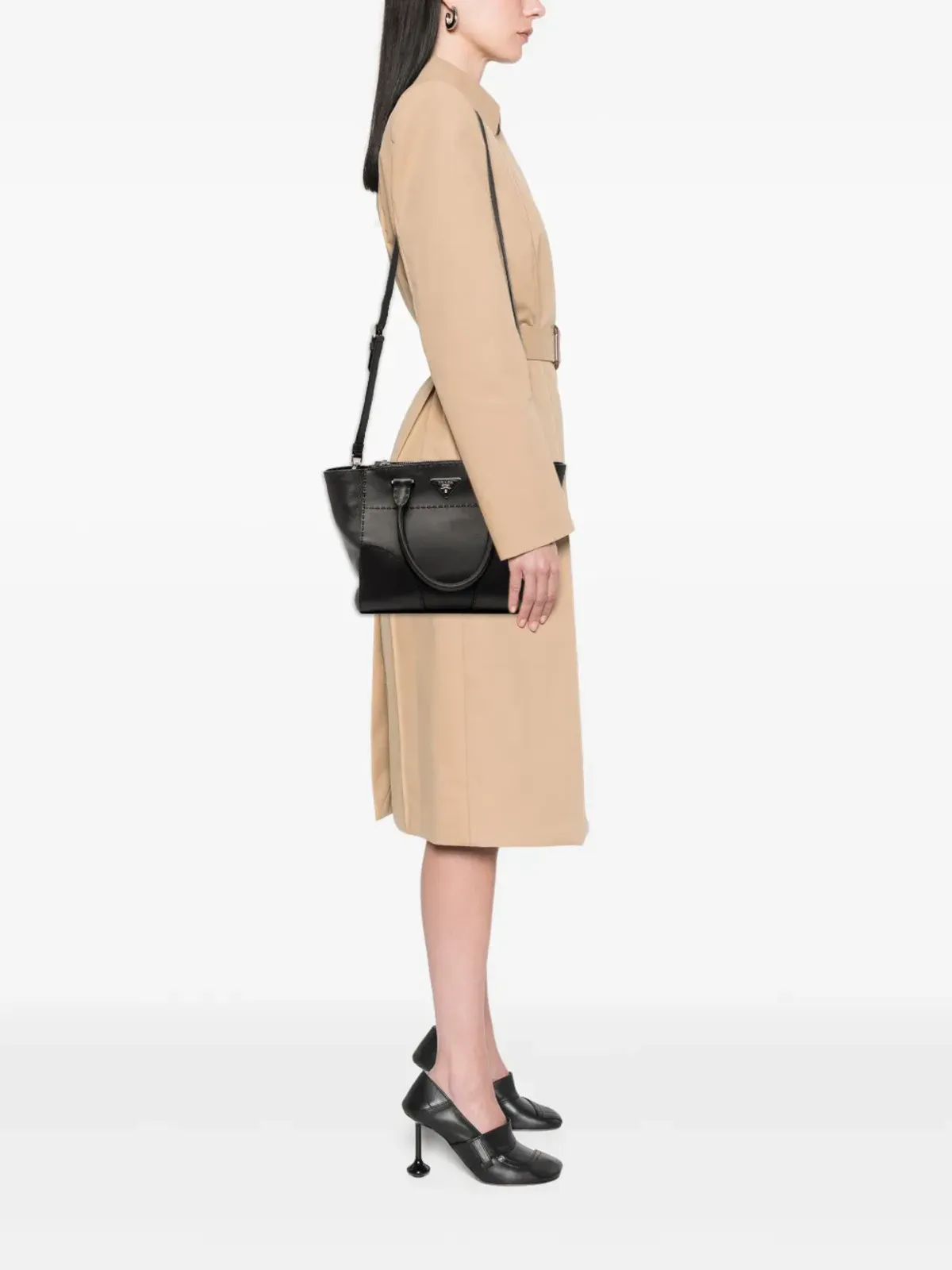 ビンテージ Prada スモールシティ カーフ レザー ステッチ入り ツインポケット サッチェル ブラック - 画像2