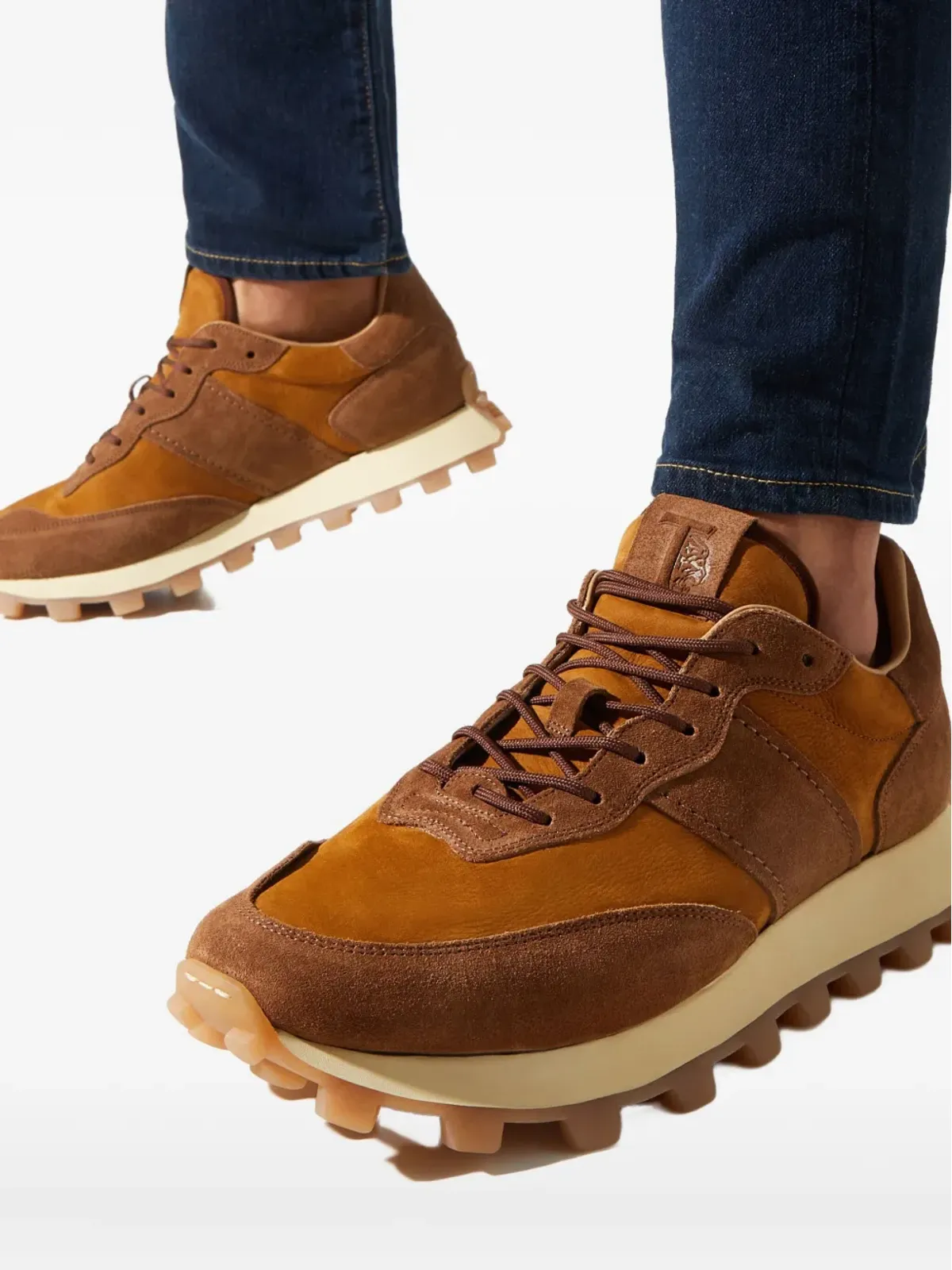 Tod's エンボスロゴ入り スエード スニーカー ブラウン - 画像4