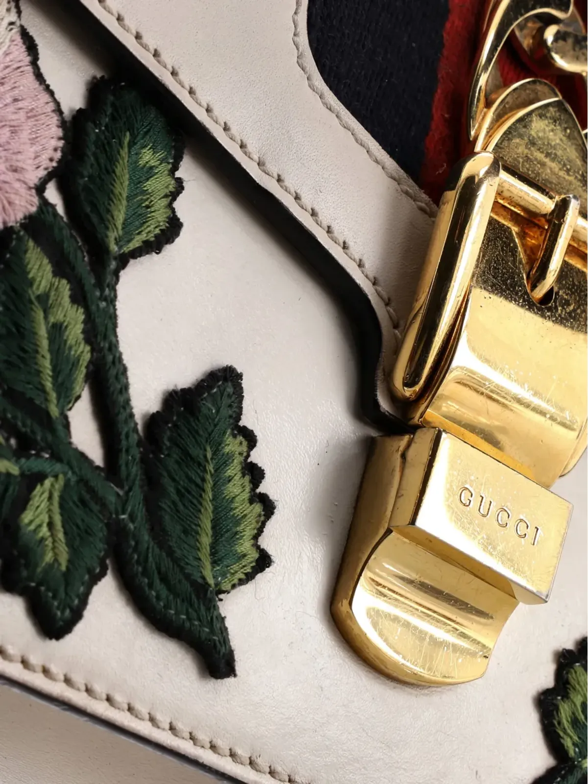 Gucci Pre-Owned シルヴィー刺繍入りレザーの小型ショルダーバッグ - ニュートラルカラー - 画像4