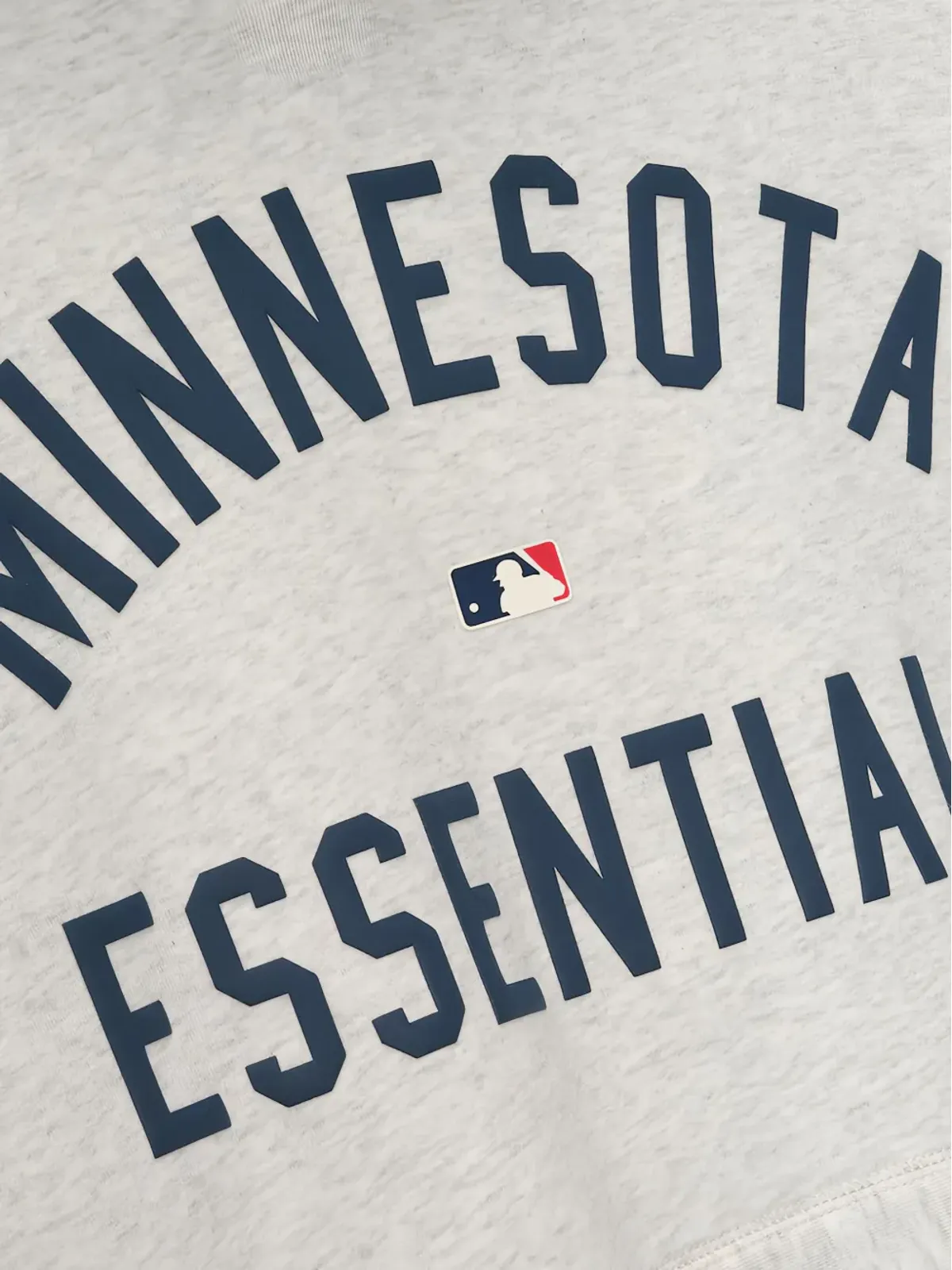 FEAR OF GOD ESSENTIALS x MLB ツインズ ロゴ グラフィック パーカー - グレー - 画像3