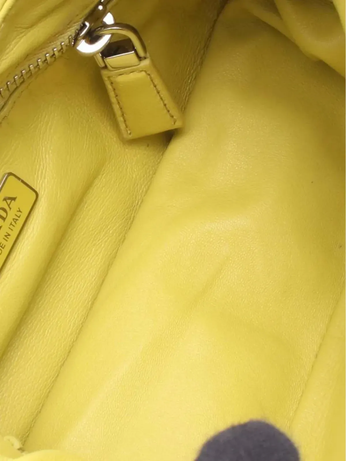 Prada ビンテージ 2010-2025 ナッパ・ソフトパッド リエディション 2002 ムーン・サッチェル イエロー - 画像4